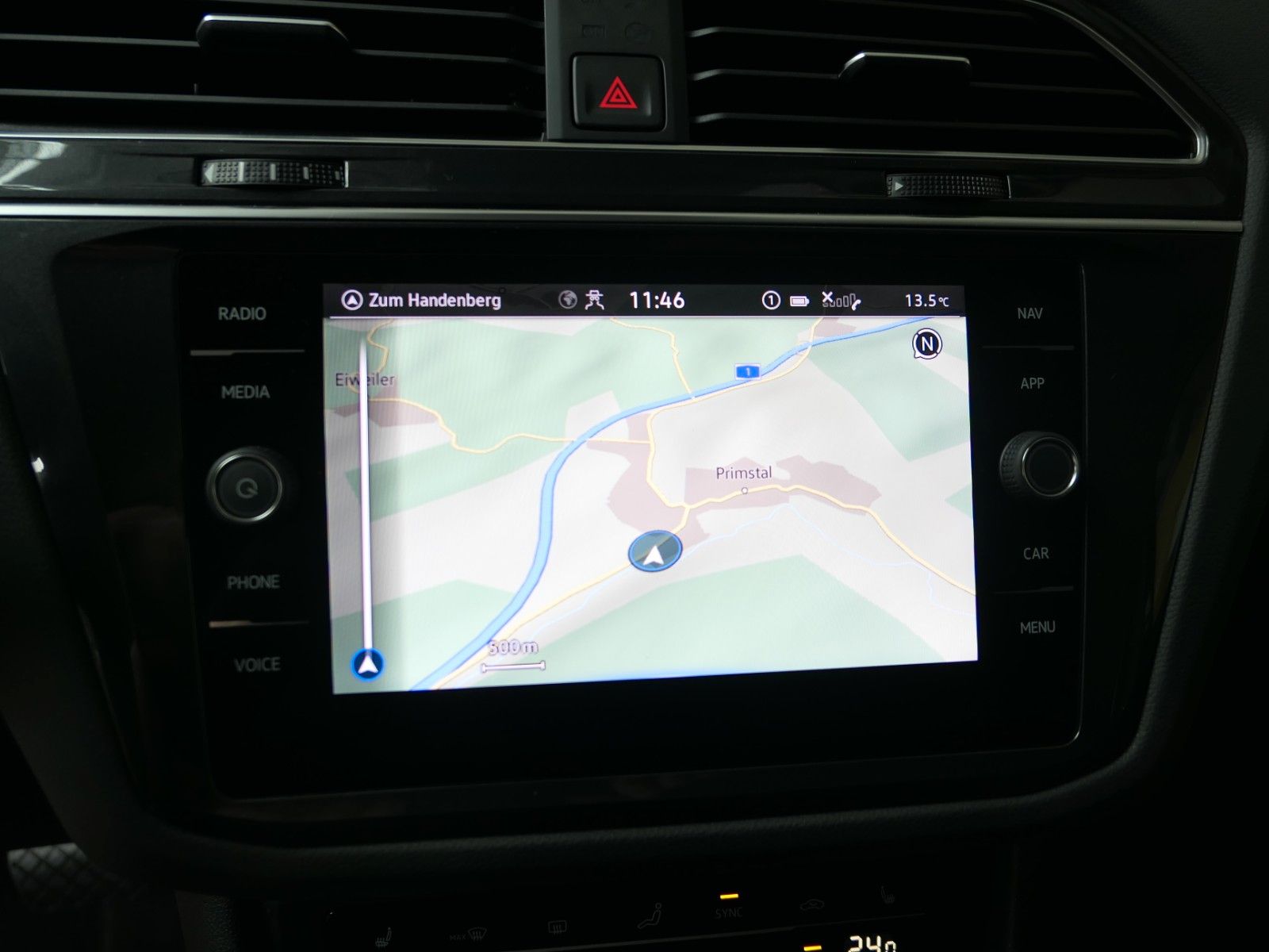 Fahrzeugabbildung Volkswagen Tiguan 2.0 TDI DSG*NAVI*LM*LED*unfallfrei