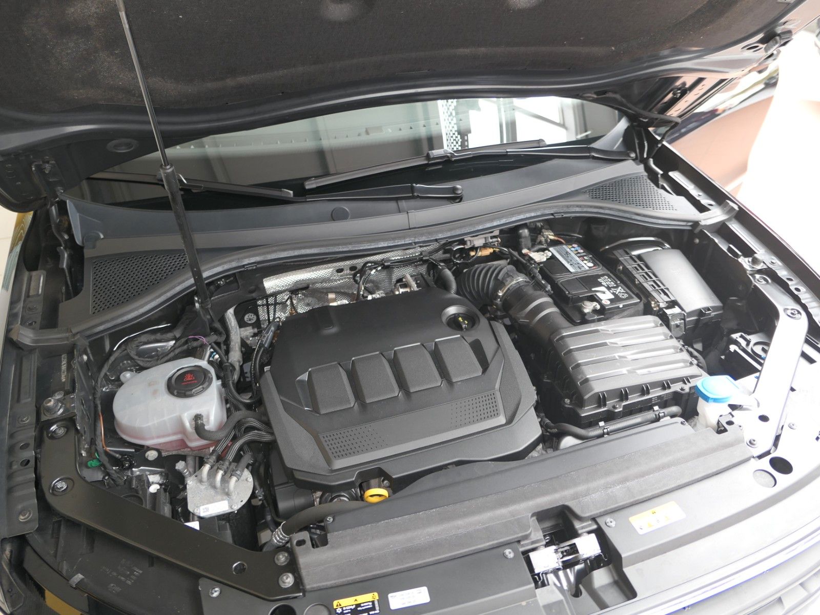 Fahrzeugabbildung Volkswagen Tiguan 2.0 TDI DSG*NAVI*LM*LED*unfallfrei