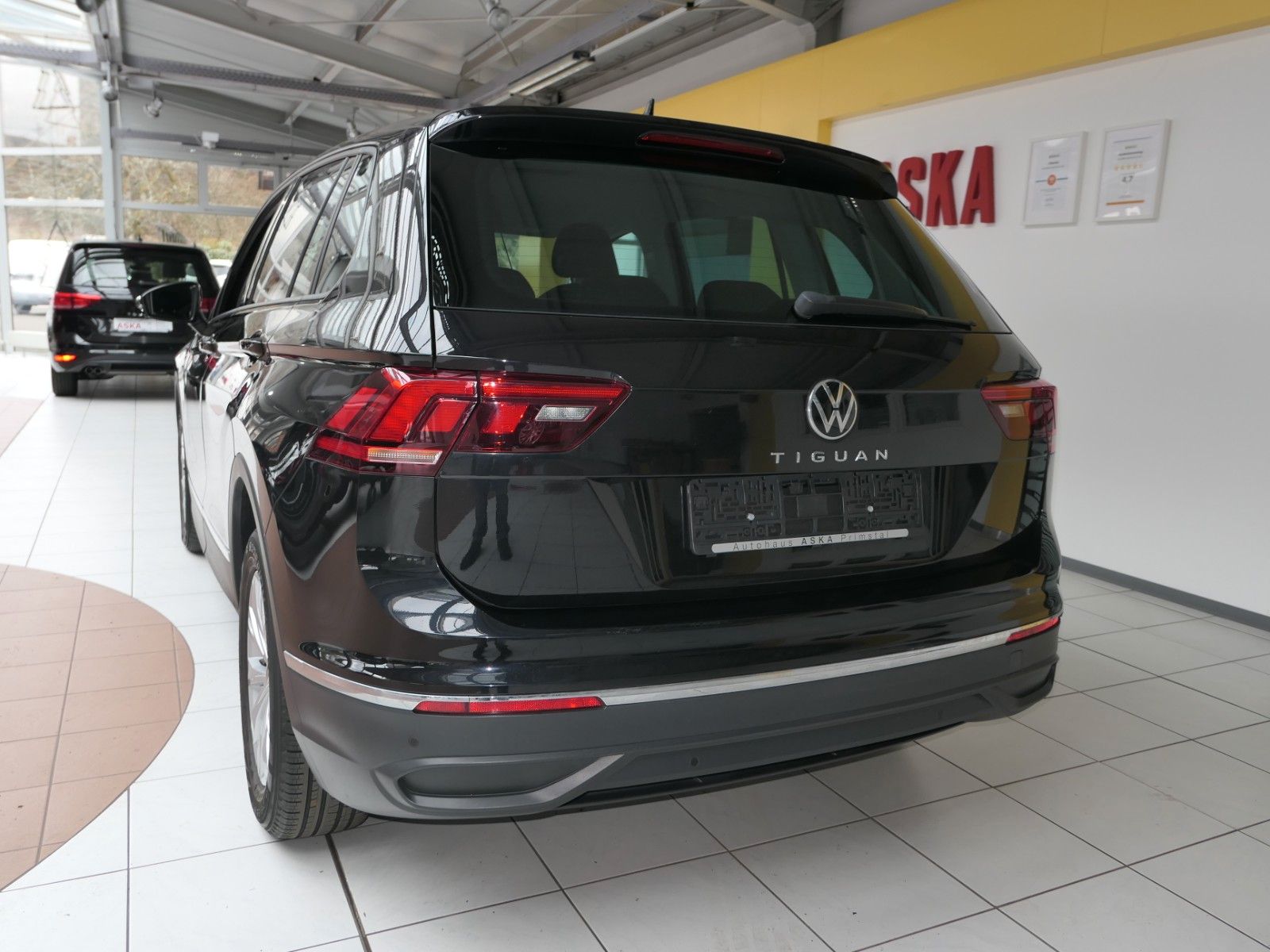 Fahrzeugabbildung Volkswagen Tiguan 2.0 TDI DSG*NAVI*LM*LED*unfallfrei