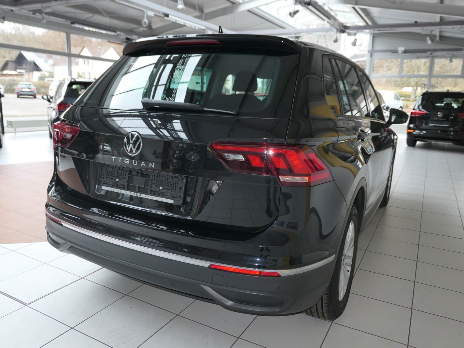 Fahrzeugabbildung Volkswagen Tiguan 2.0 TDI DSG*NAVI*LM*LED*unfallfrei