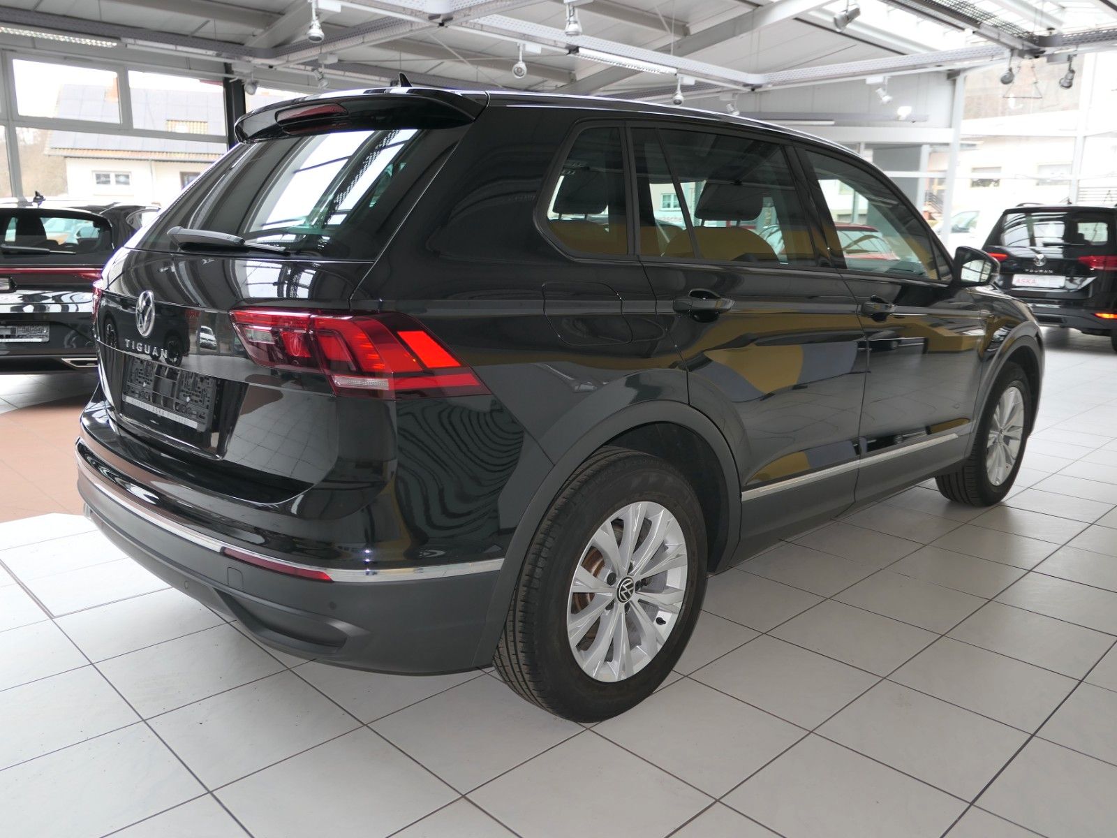 Fahrzeugabbildung Volkswagen Tiguan 2.0 TDI DSG*NAVI*LM*LED*unfallfrei