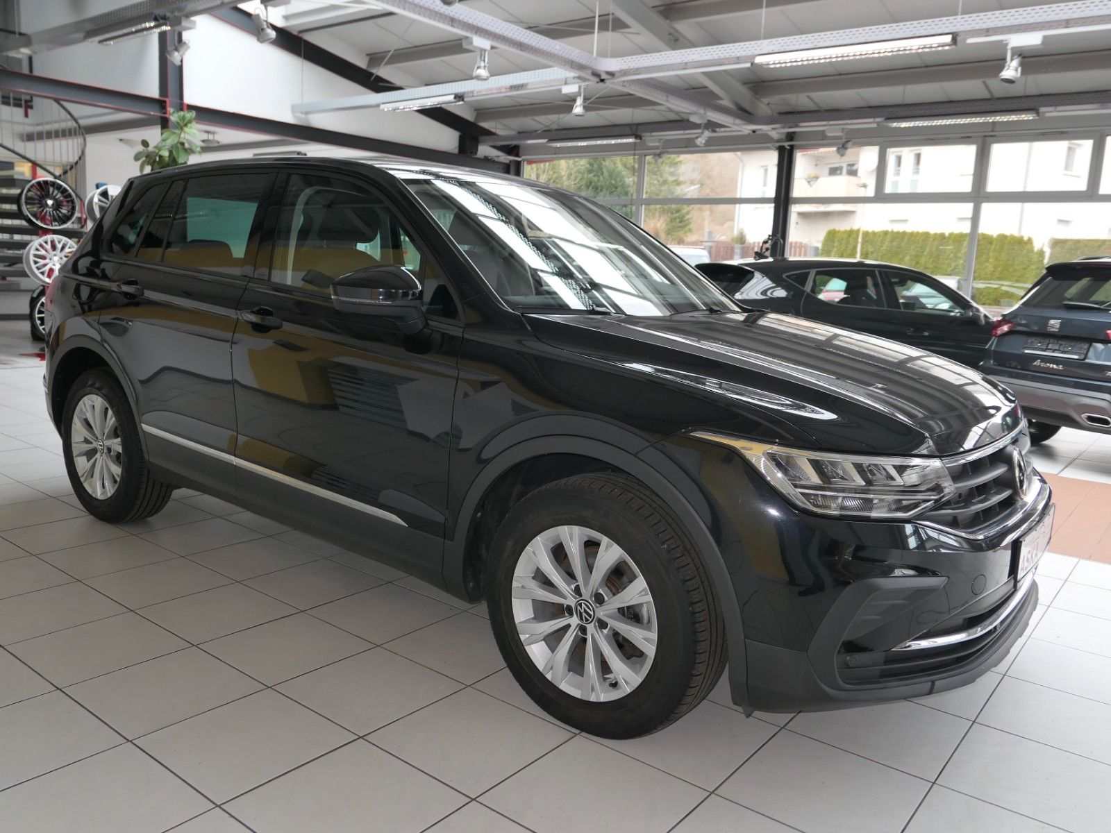 Fahrzeugabbildung Volkswagen Tiguan 2.0 TDI DSG*NAVI*LM*LED*unfallfrei
