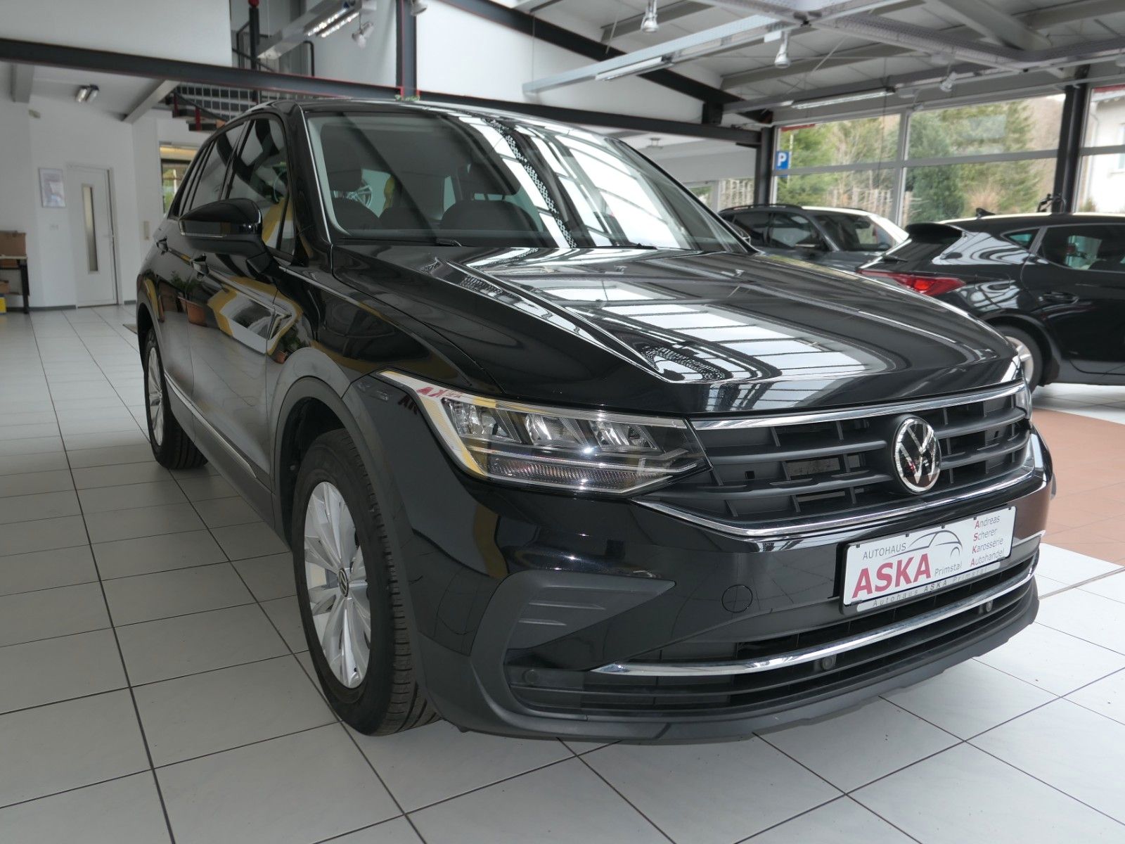 Fahrzeugabbildung Volkswagen Tiguan 2.0 TDI DSG*NAVI*LM*LED*unfallfrei