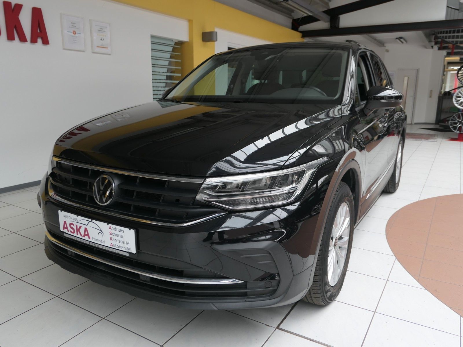 Fahrzeugabbildung Volkswagen Tiguan 2.0 TDI DSG*NAVI*LM*LED*unfallfrei