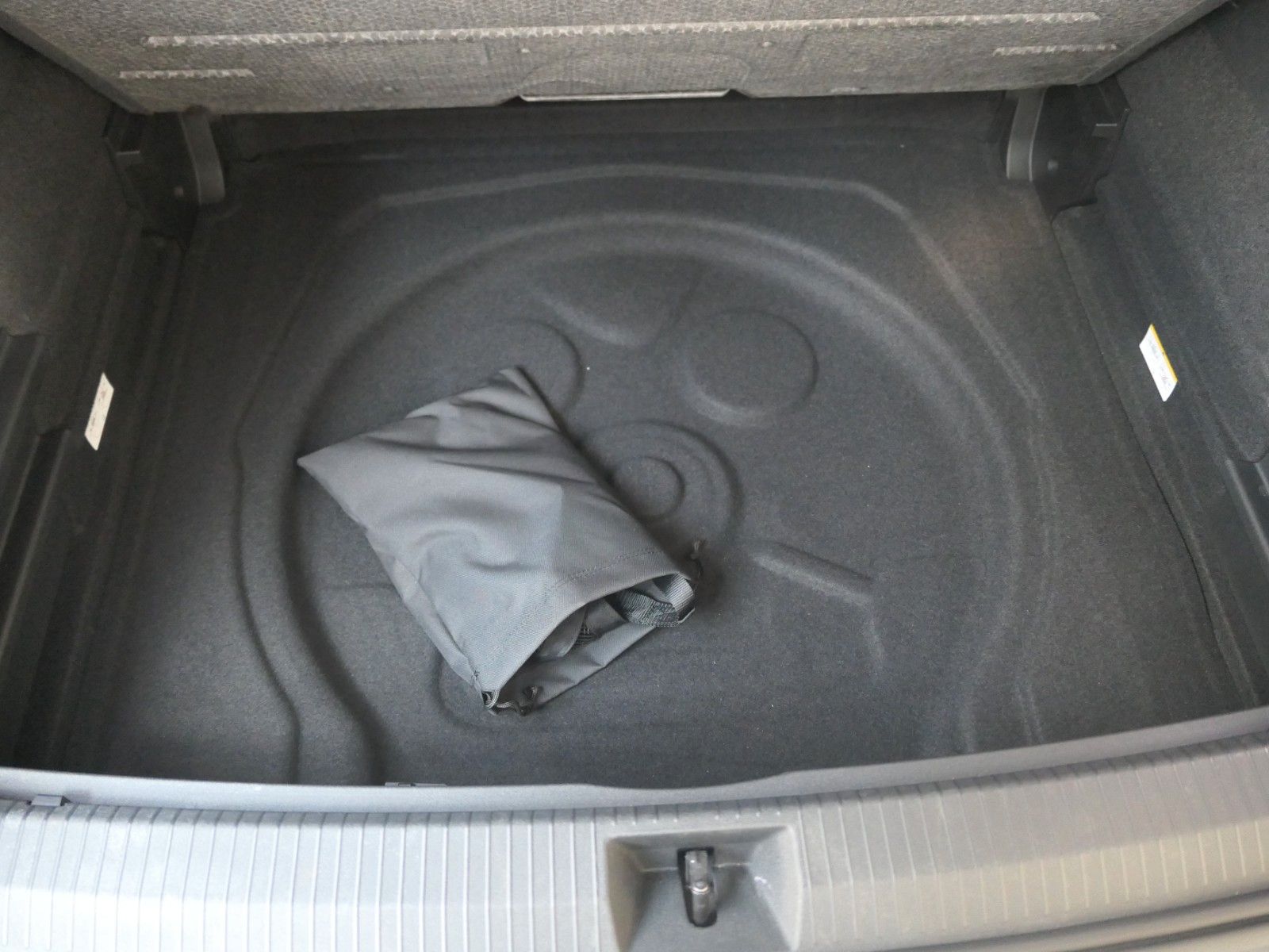 Fahrzeugabbildung Volkswagen Tiguan TDI R-Line*DSG*NAVI*AHK*Mass-sitz*Matrix