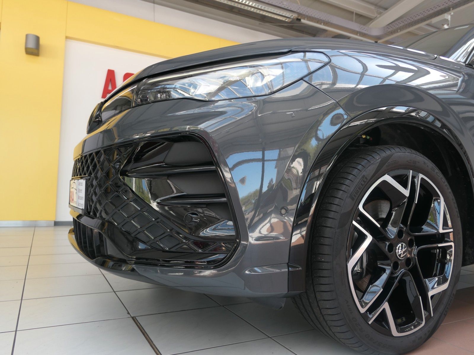 Fahrzeugabbildung Volkswagen Tiguan TDI R-Line*DSG*NAVI*AHK*Mass-sitz*Matrix