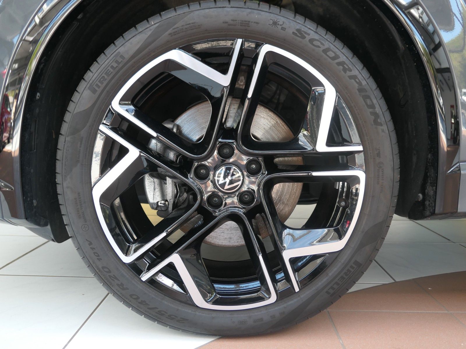 Fahrzeugabbildung Volkswagen Tiguan TDI R-Line*DSG*NAVI*AHK*Mass-sitz*Matrix