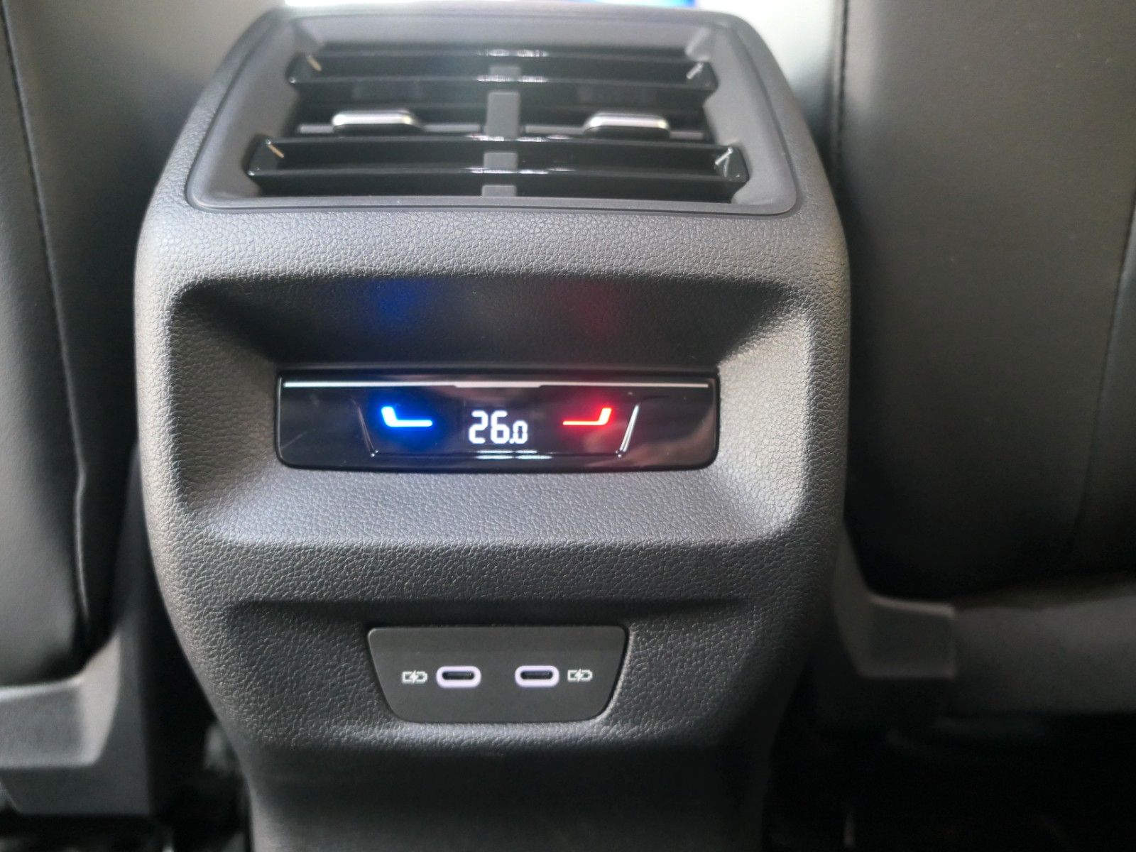 Fahrzeugabbildung Volkswagen Tiguan TDI R-Line*DSG*NAVI*AHK*Mass-sitz*Matrix
