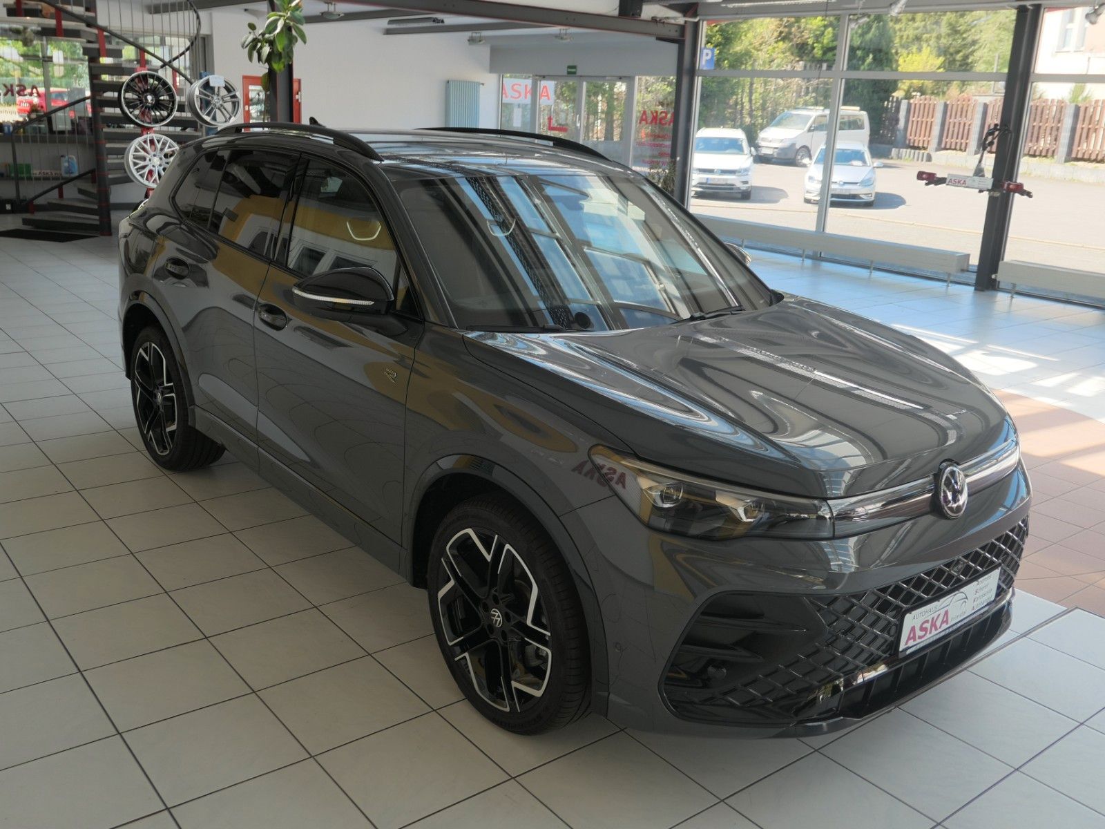 Fahrzeugabbildung Volkswagen Tiguan TDI R-Line*DSG*NAVI*AHK*Mass-sitz*Matrix