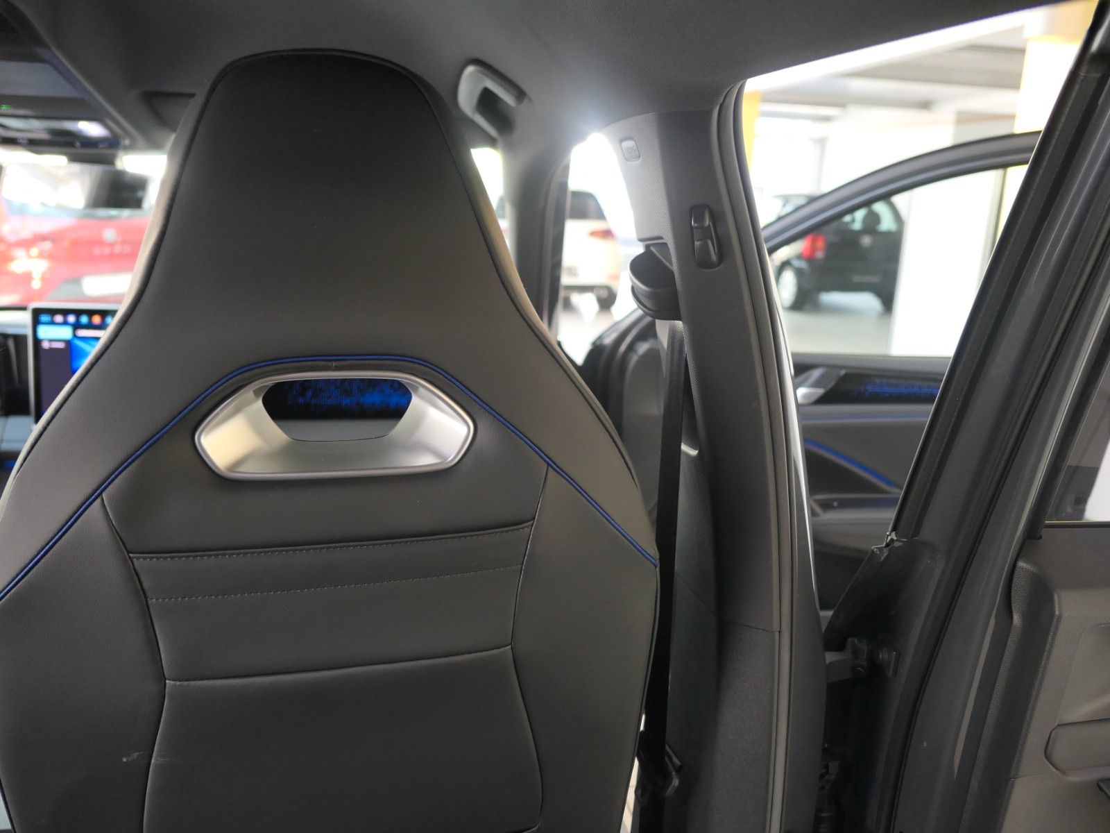 Fahrzeugabbildung Volkswagen Tiguan TDI R-Line*DSG*NAVI*AHK*Mass-sitz*Matrix