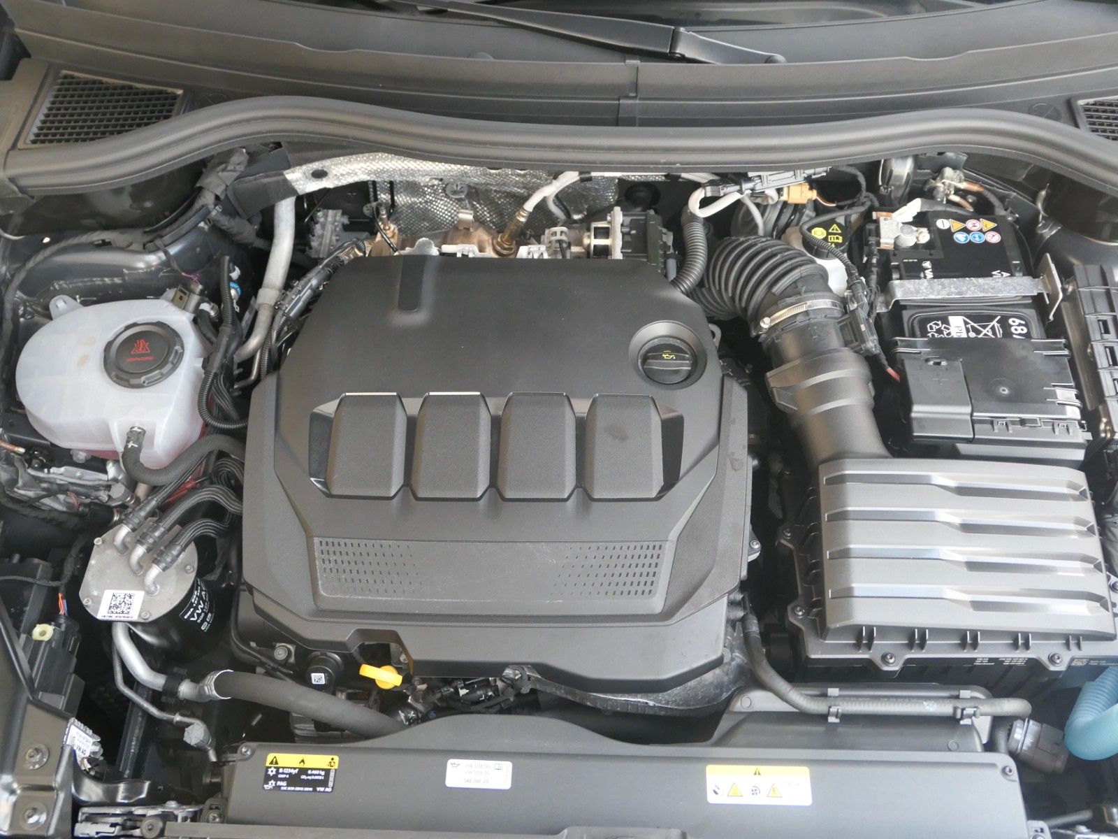 Fahrzeugabbildung Volkswagen Tiguan TDI R-Line*DSG*NAVI*AHK*Mass-sitz*Matrix