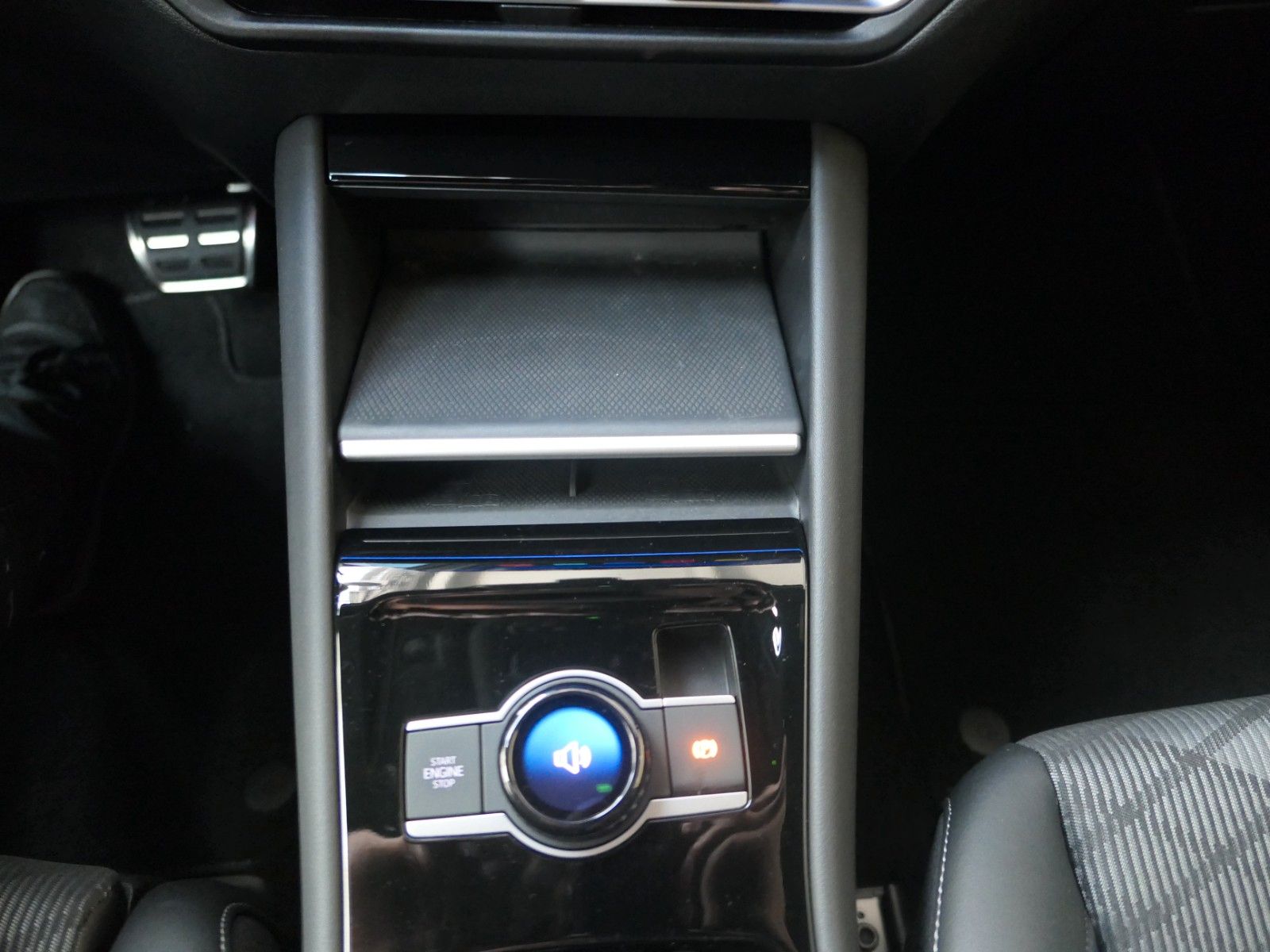 Fahrzeugabbildung Volkswagen Tiguan TDI R-Line*DSG*NAVI*AHK*Mass-sitz*Matrix