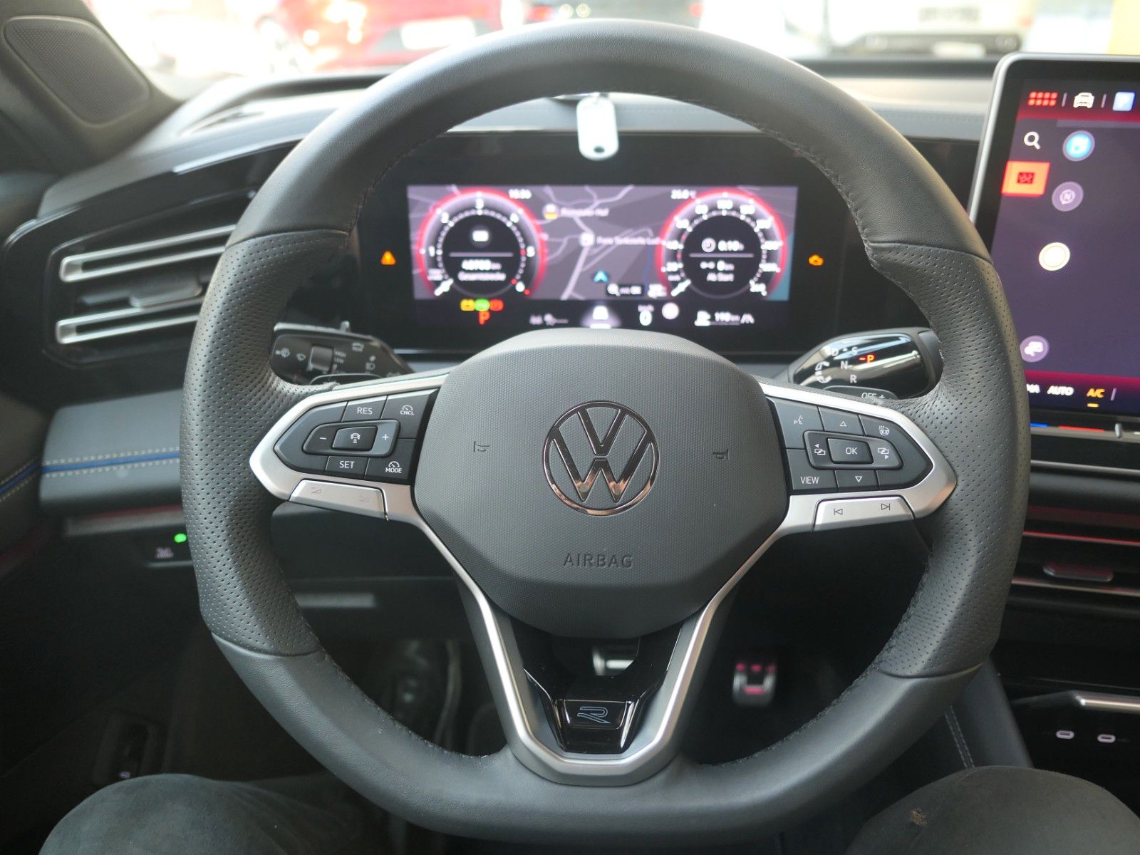 Fahrzeugabbildung Volkswagen Tiguan TDI R-Line*DSG*NAVI*AHK*Mass-sitz*Matrix
