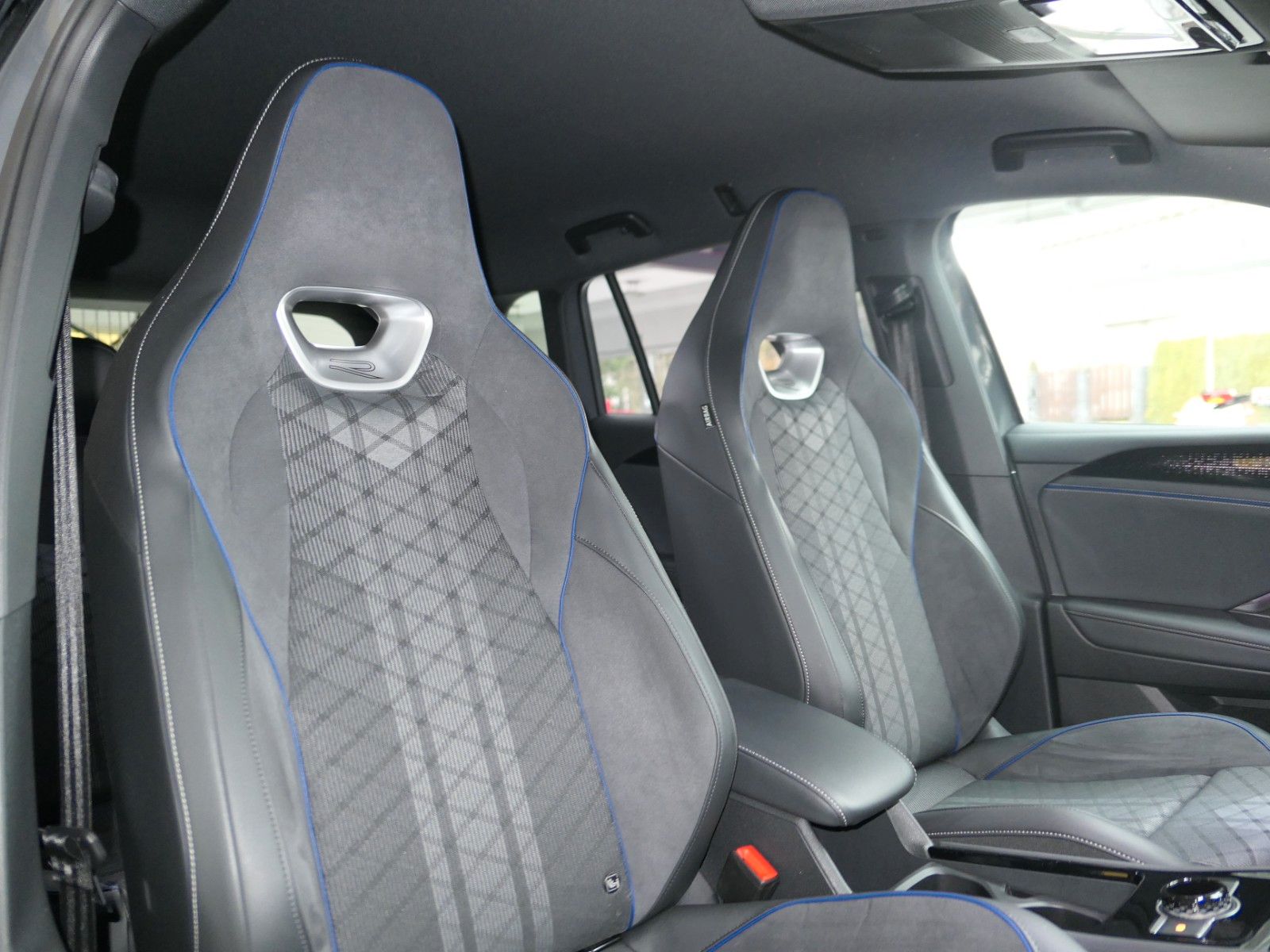 Fahrzeugabbildung Volkswagen Tiguan TDI R-Line*DSG*NAVI*AHK*Mass-sitz*Matrix