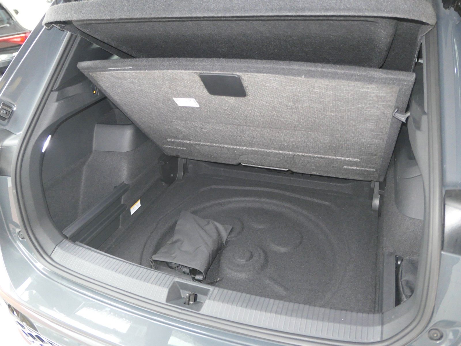 Fahrzeugabbildung Volkswagen Tiguan TDI R-Line*DSG*NAVI*AHK*Mass-sitz*Matrix