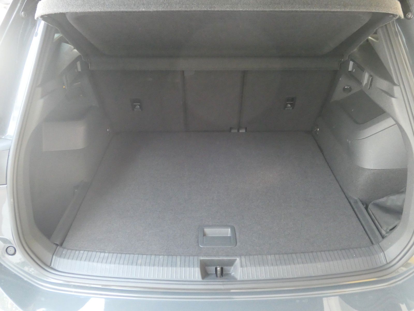 Fahrzeugabbildung Volkswagen Tiguan TDI R-Line*DSG*NAVI*AHK*Mass-sitz*Matrix