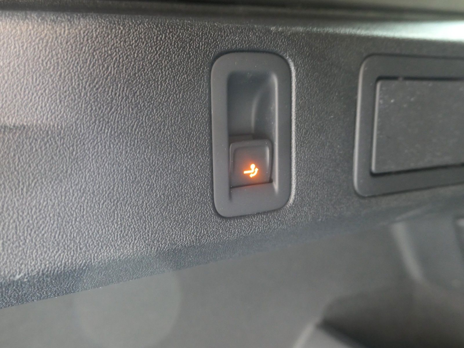 Fahrzeugabbildung Volkswagen Tiguan TDI R-Line*DSG*NAVI*AHK*Mass-sitz*Matrix