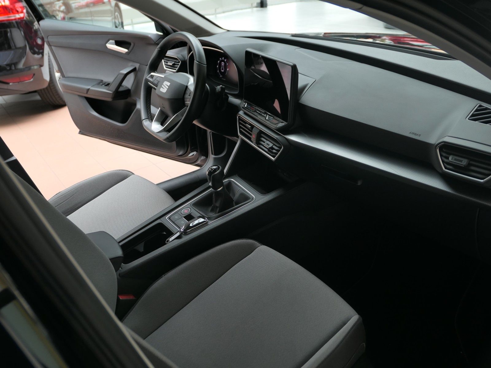 Fahrzeugabbildung SEAT Leon 1.5 TSI Style 6-Gang*LM*AppConn*