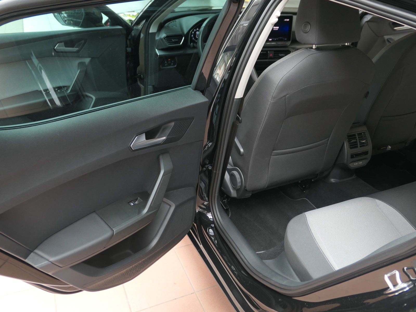 Fahrzeugabbildung SEAT Leon 1.5 TSI Style 6-Gang*LM*AppConn*