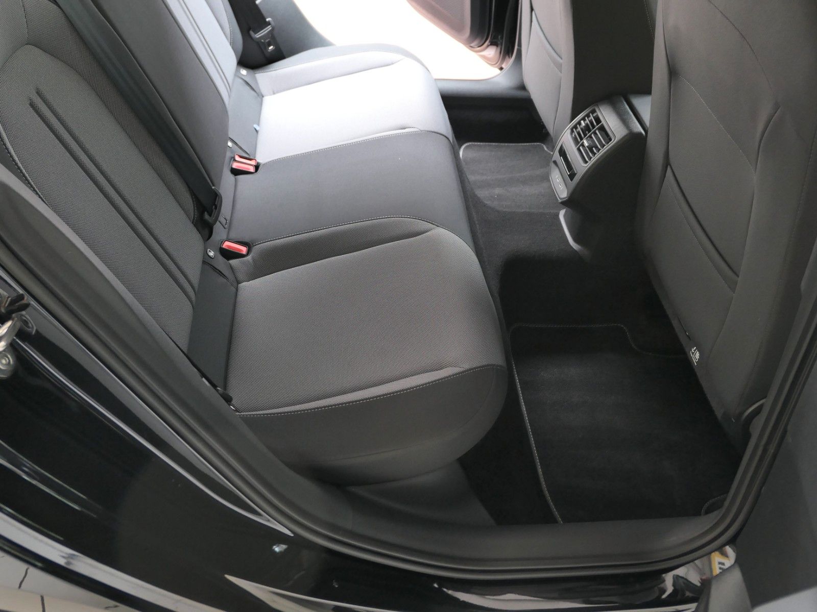 Fahrzeugabbildung SEAT Leon 1.5 TSI Style 6-Gang*LM*AppConn*