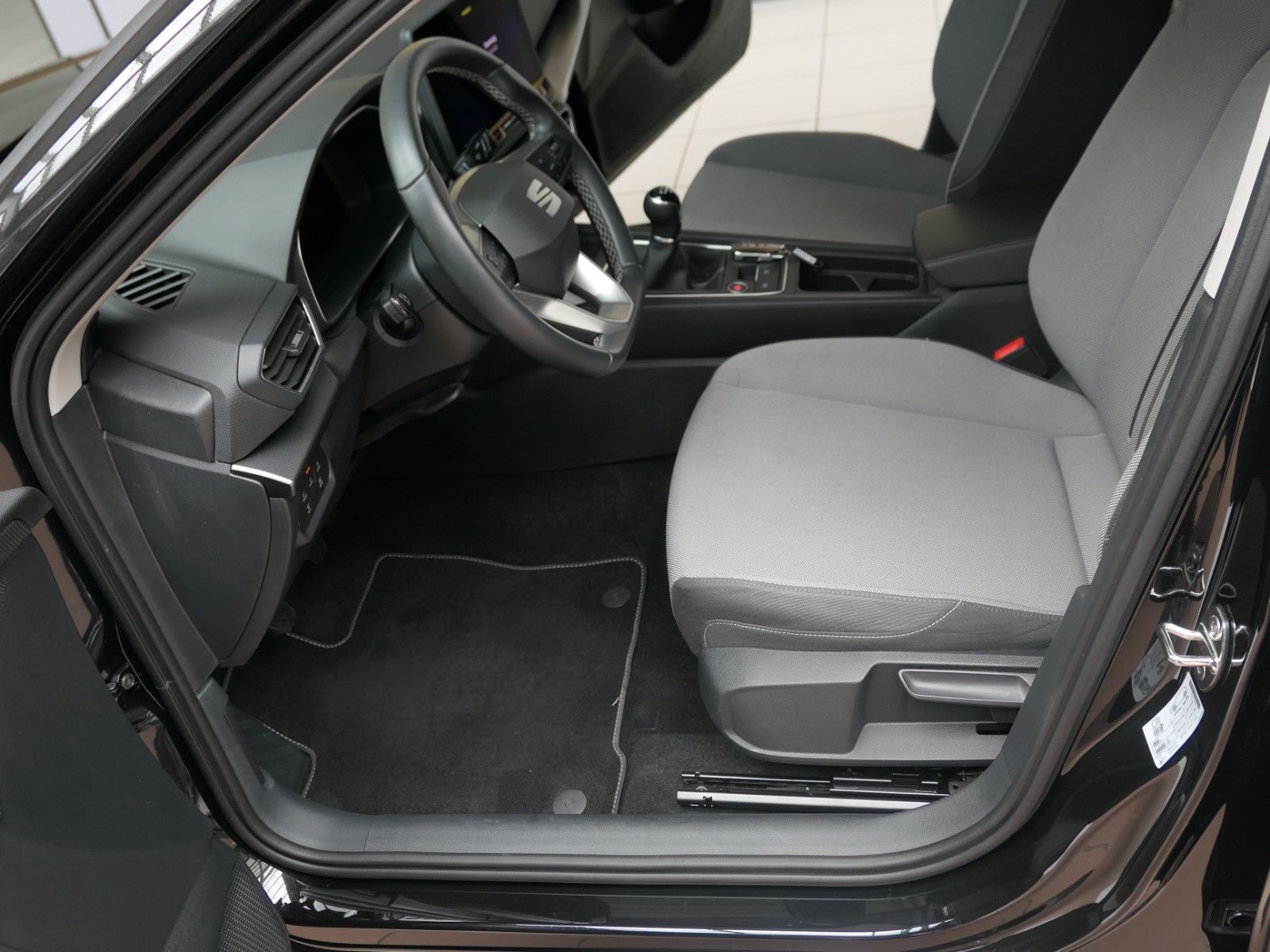 Fahrzeugabbildung SEAT Leon 1.5 TSI Style 6-Gang*LM*AppConn*