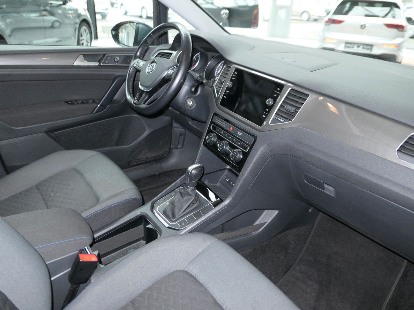 Fahrzeugabbildung Volkswagen Golf 7 Sportsvan  LM*DSG*NAVI+AppConnect*
