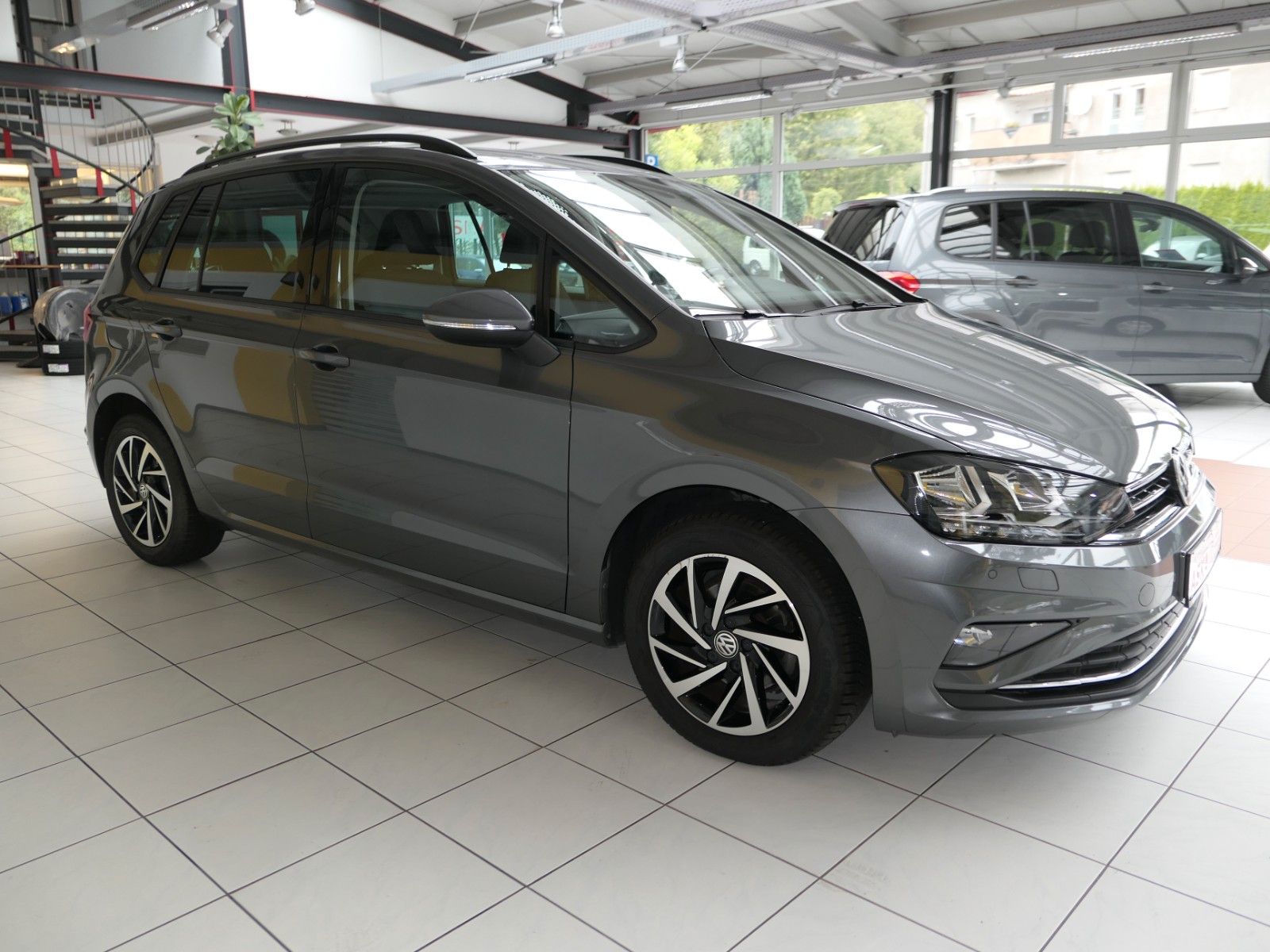 Fahrzeugabbildung Volkswagen Golf 7 Sportsvan  LM*DSG*NAVI+AppConnect*