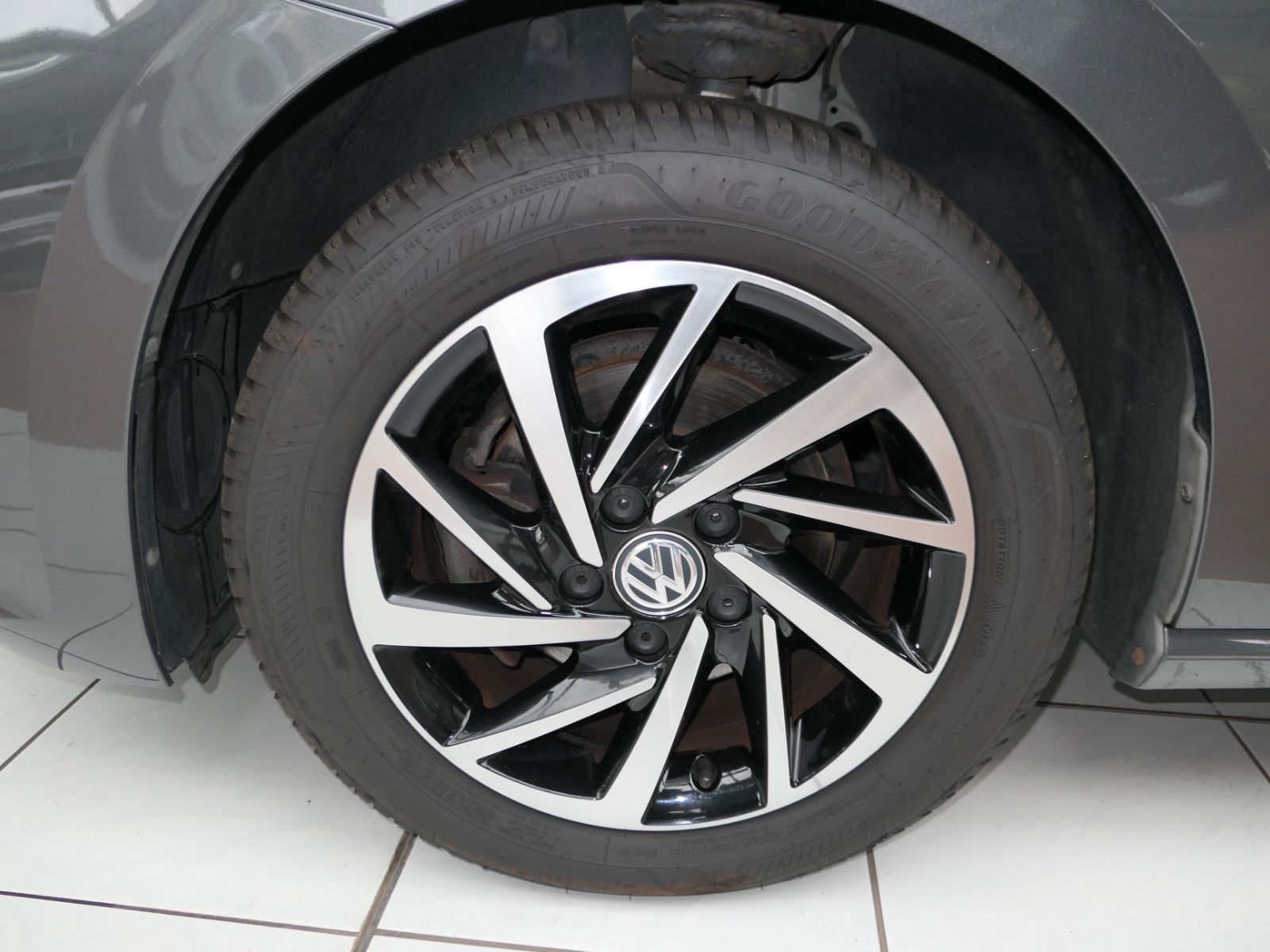 Fahrzeugabbildung Volkswagen Golf 7 Sportsvan  LM*DSG*NAVI+AppConnect*