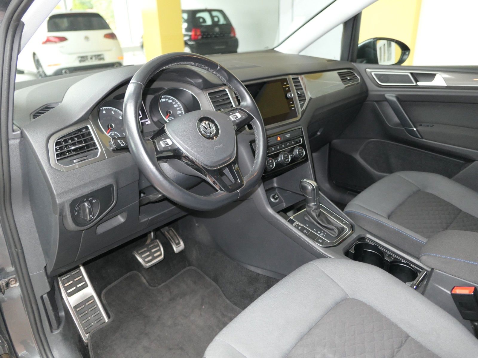Fahrzeugabbildung Volkswagen Golf 7 Sportsvan  LM*DSG*NAVI+AppConnect*