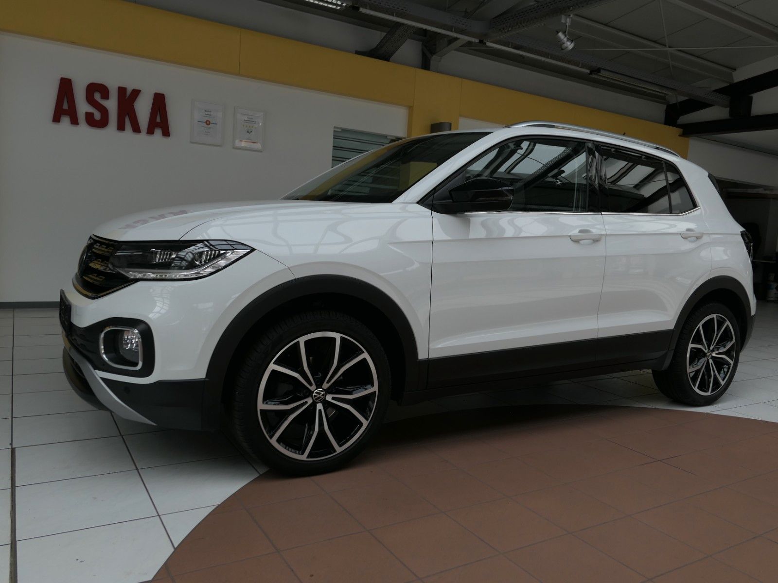 Volkswagen T-Cross Style*App.Con*Desing-Paket schwarz*LM18"