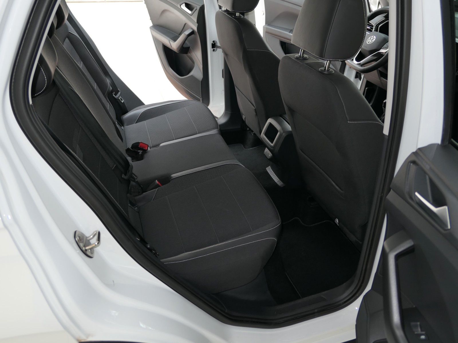 Fahrzeugabbildung Volkswagen T-Cross Style*App.Con*Desing-Paket schwarz*LM18"
