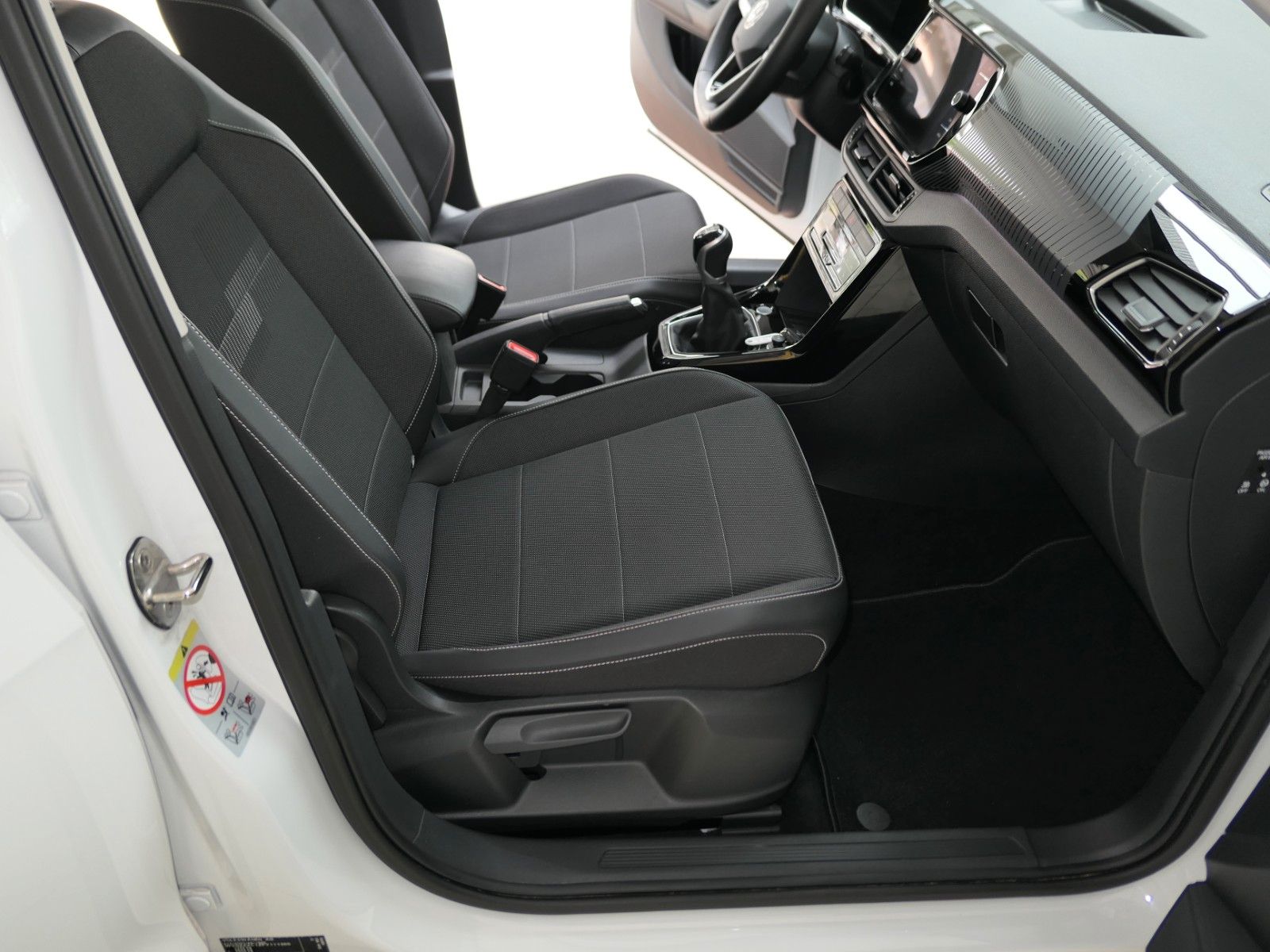Fahrzeugabbildung Volkswagen T-Cross Style*App.Con*Desing-Paket schwarz*LM18"