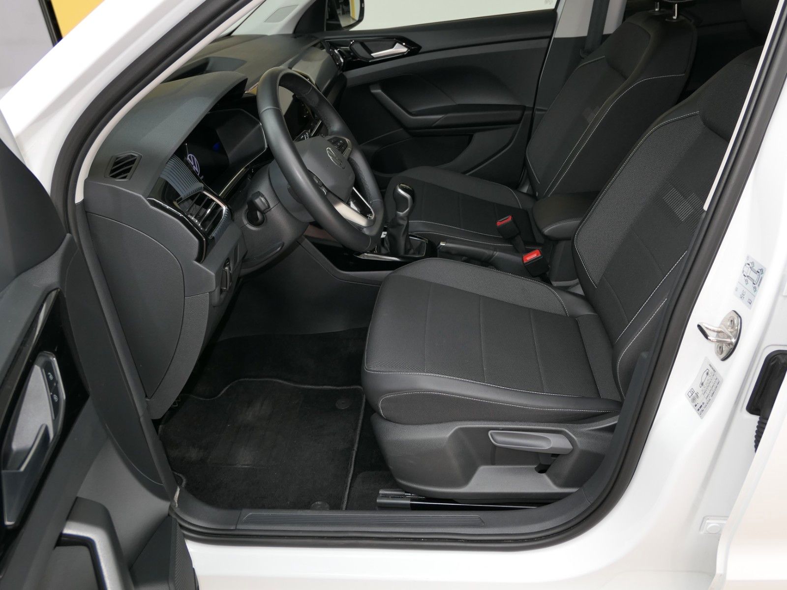 Fahrzeugabbildung Volkswagen T-Cross Style*App.Con*Desing-Paket schwarz*LM18"