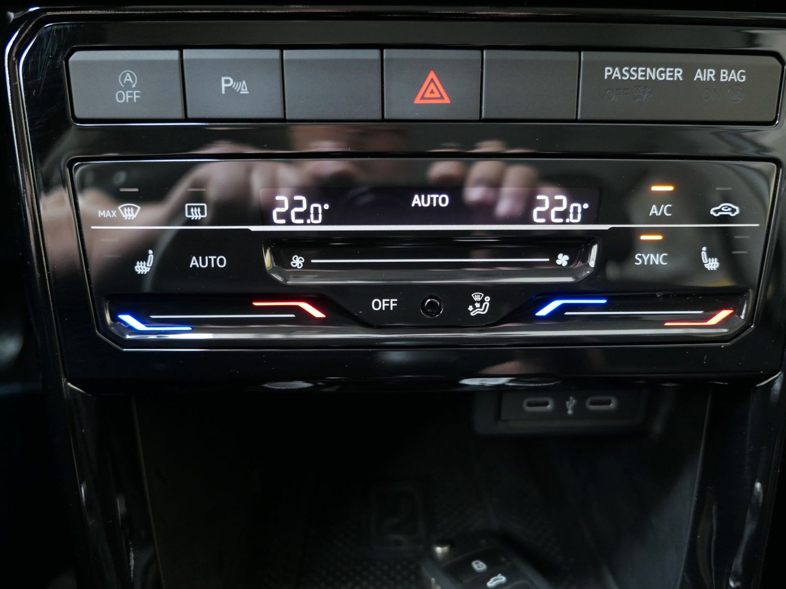 Fahrzeugabbildung Volkswagen T-Cross Style*App.Con*Desing-Paket schwarz*LM18"