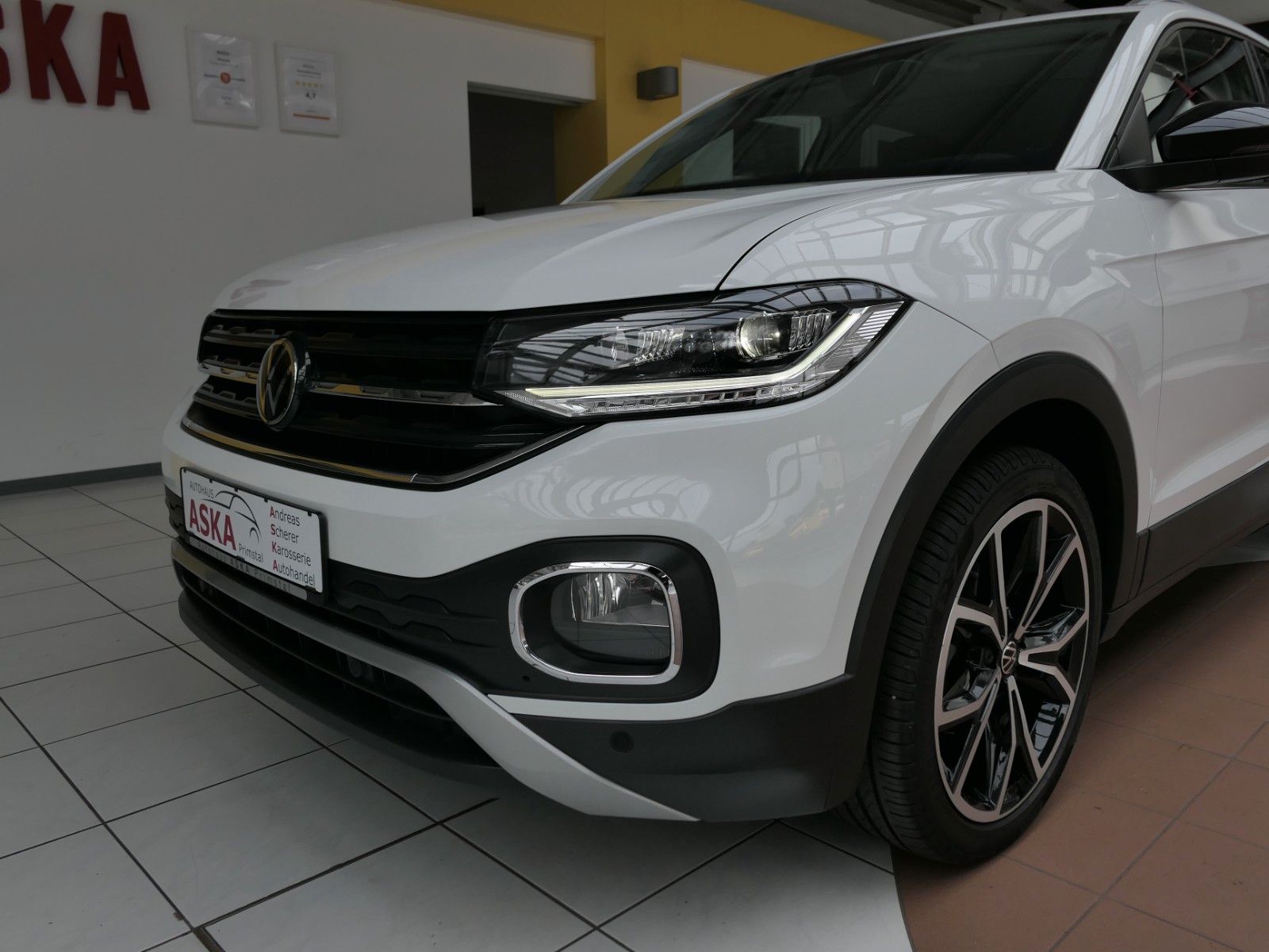 Fahrzeugabbildung Volkswagen T-Cross Style*App.Con*Desing-Paket schwarz*LM18"