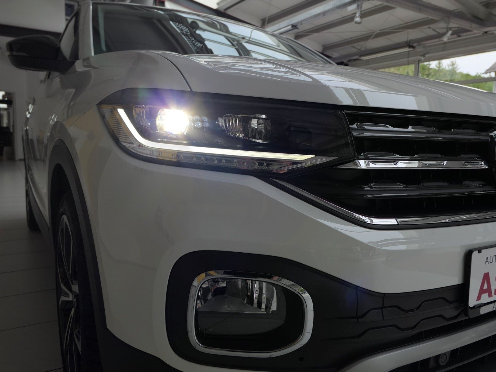 Fahrzeugabbildung Volkswagen T-Cross Style*App.Con*Desing-Paket schwarz*LM18"