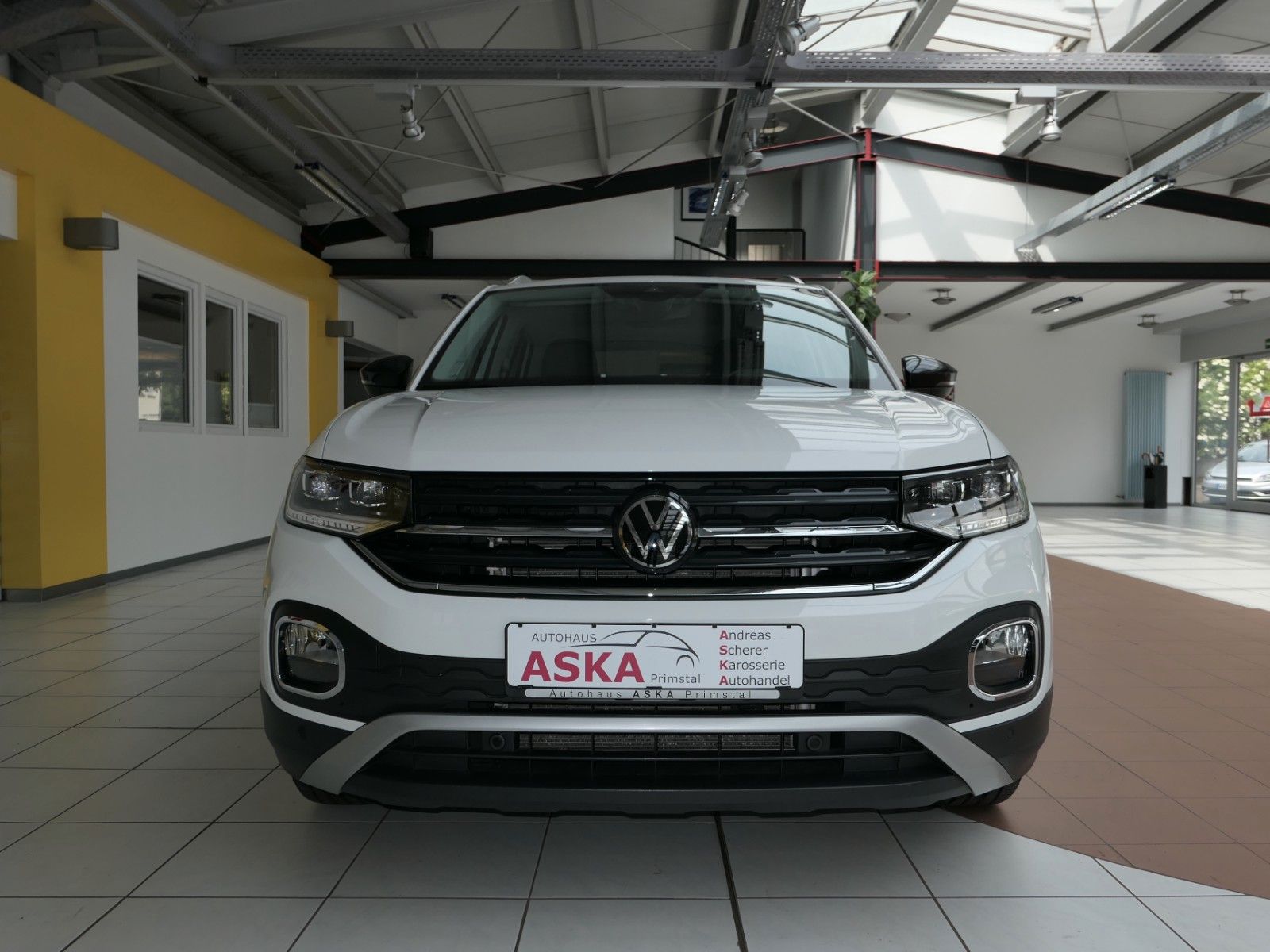 Fahrzeugabbildung Volkswagen T-Cross Style*App.Con*Desing-Paket schwarz*LM18"