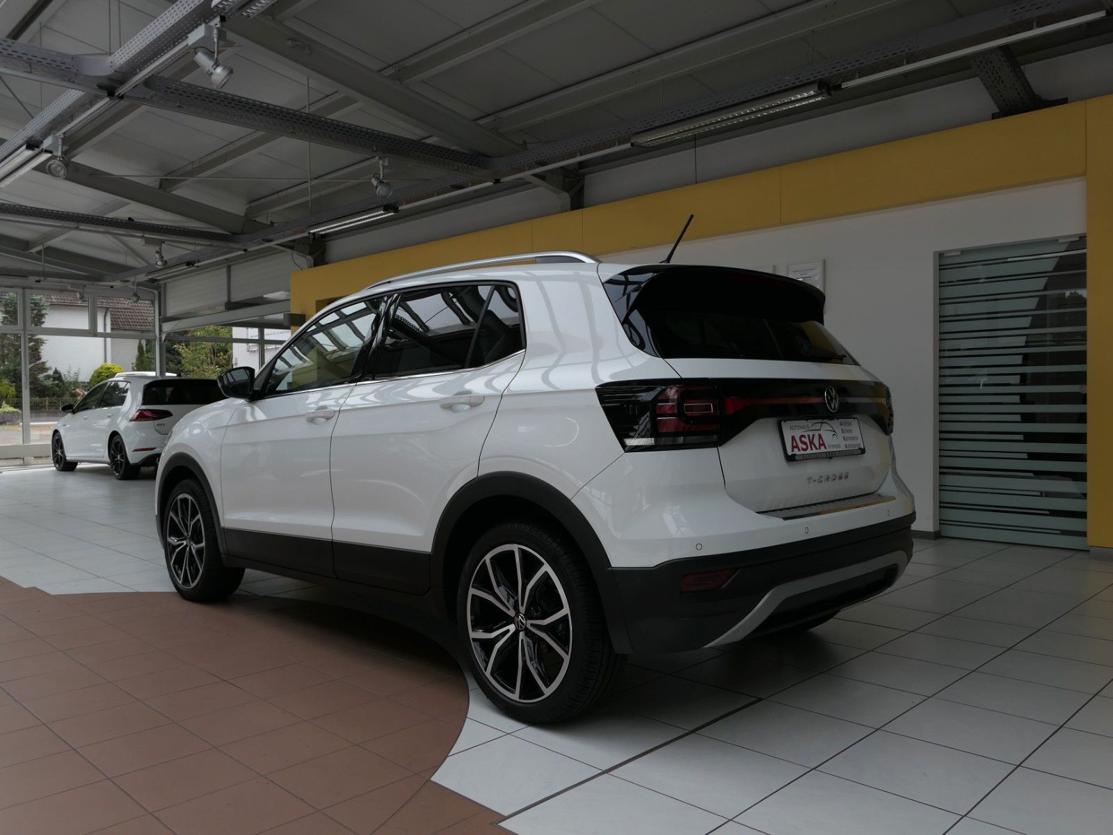 Fahrzeugabbildung Volkswagen T-Cross Style*App.Con*Desing-Paket schwarz*LM18"