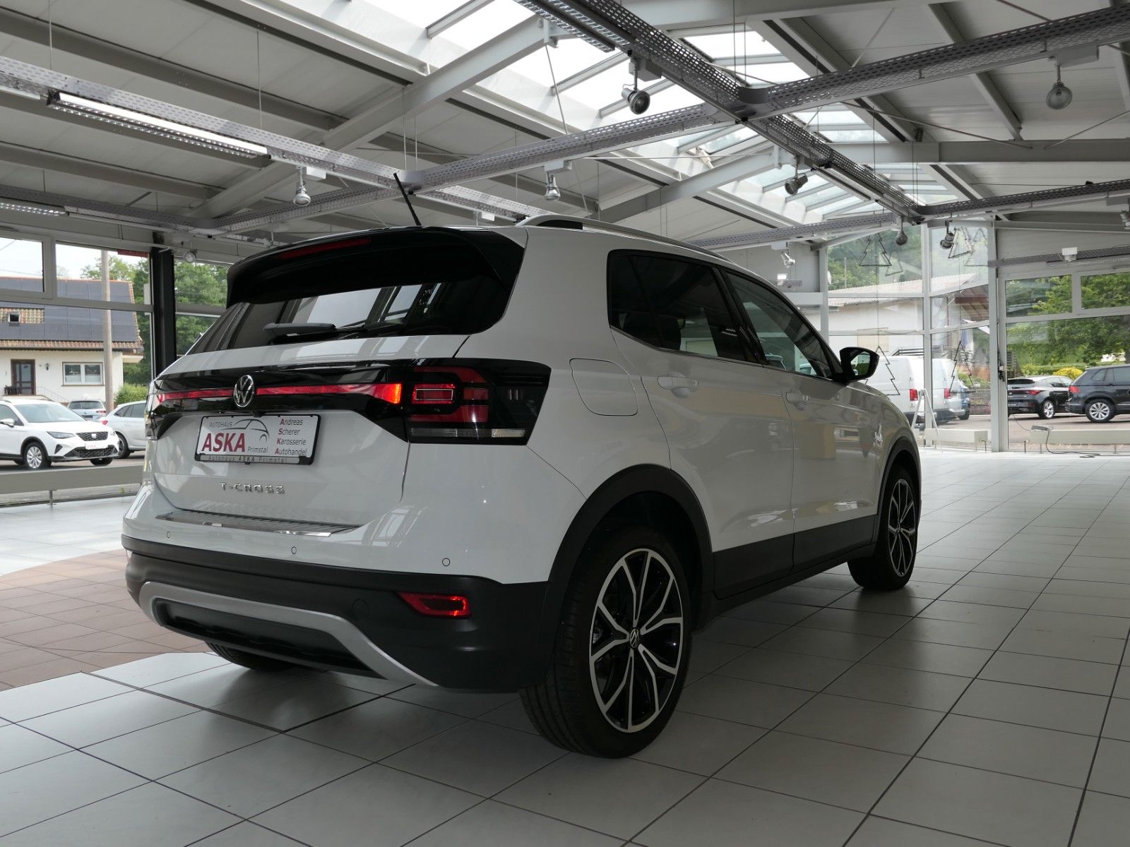 Fahrzeugabbildung Volkswagen T-Cross Style*App.Con*Desing-Paket schwarz*LM18"