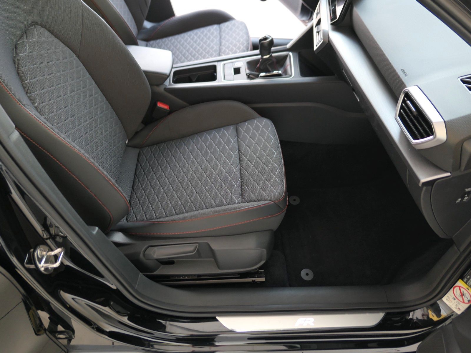 Fahrzeugabbildung SEAT Leon FR Teilleder*Alarm*Navi+Full-Link*LM18"