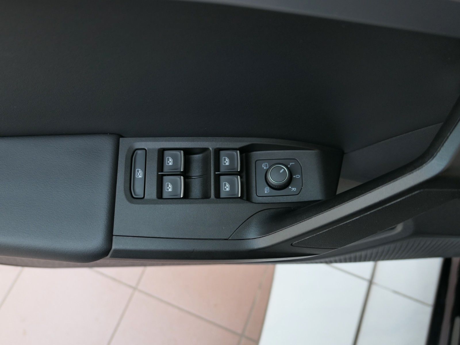 Fahrzeugabbildung SEAT Leon FR Teilleder*Alarm*Navi+Full-Link*LM18"