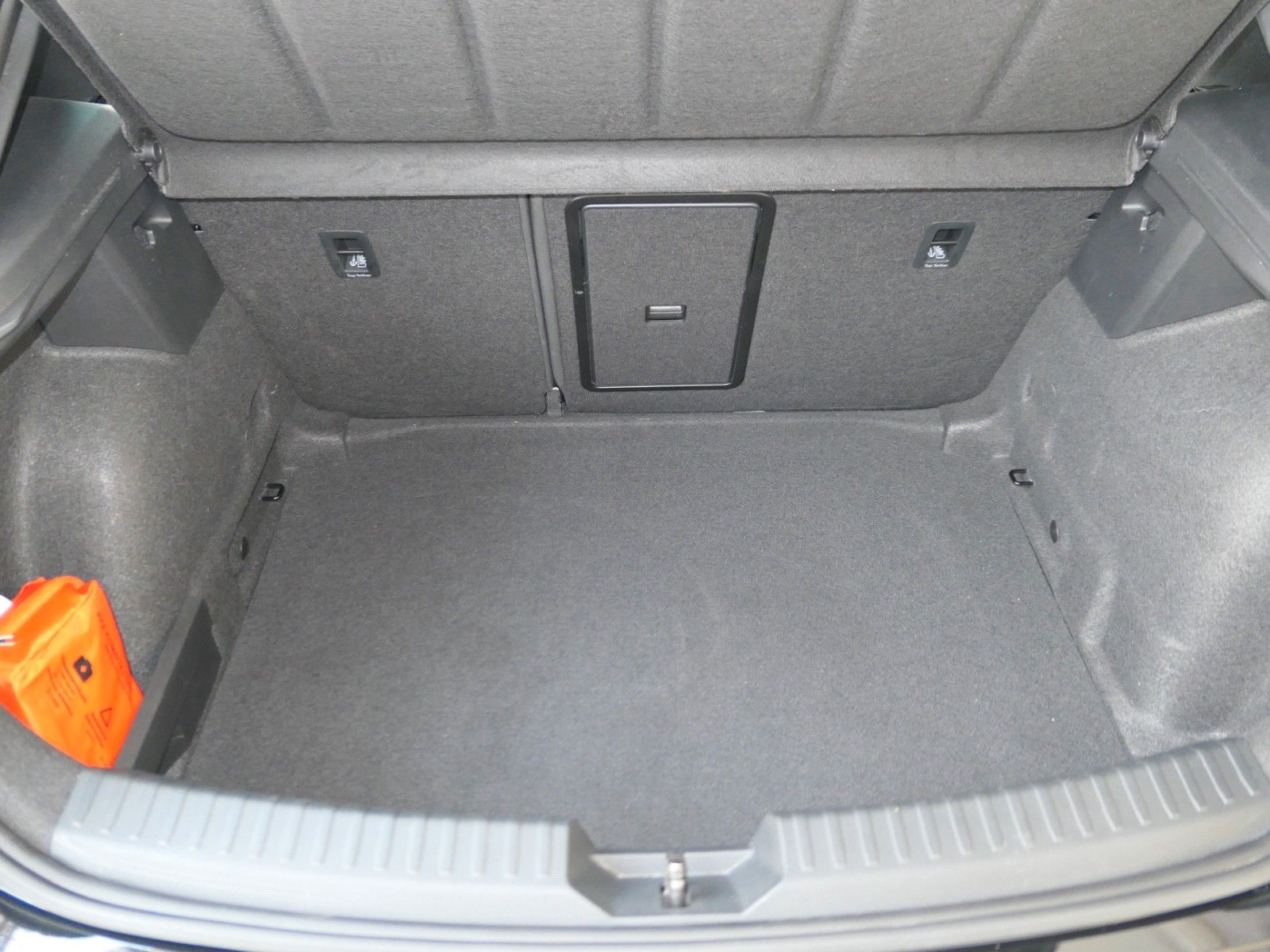 Fahrzeugabbildung SEAT Leon FR Teilleder*Alarm*Navi+Full-Link*LM18"