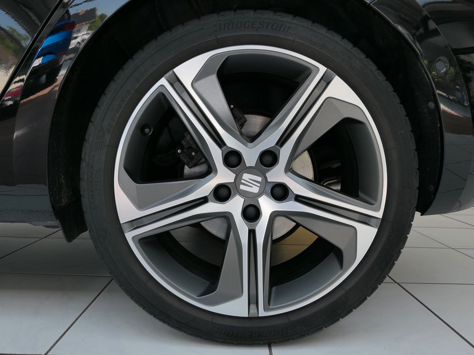 Fahrzeugabbildung SEAT Leon FR Teilleder*Alarm*Navi+Full-Link*LM18"