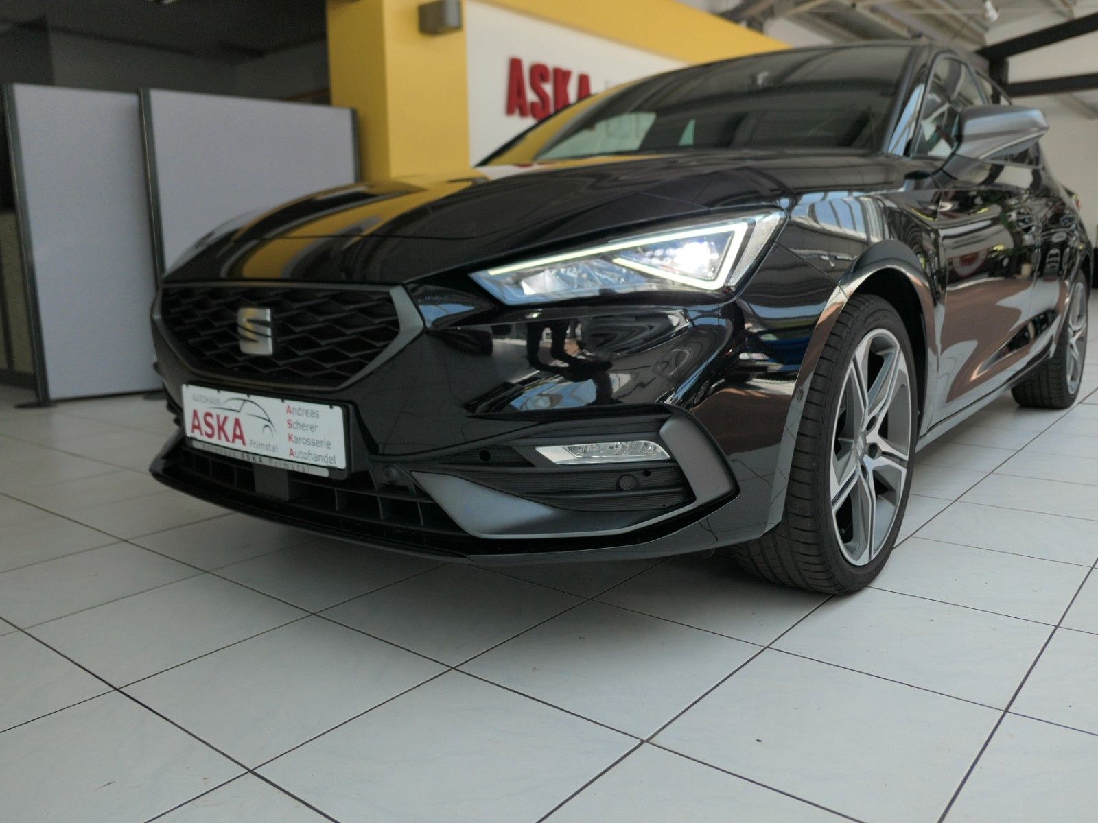 Fahrzeugabbildung SEAT Leon FR Teilleder*Alarm*Navi+Full-Link*LM18"