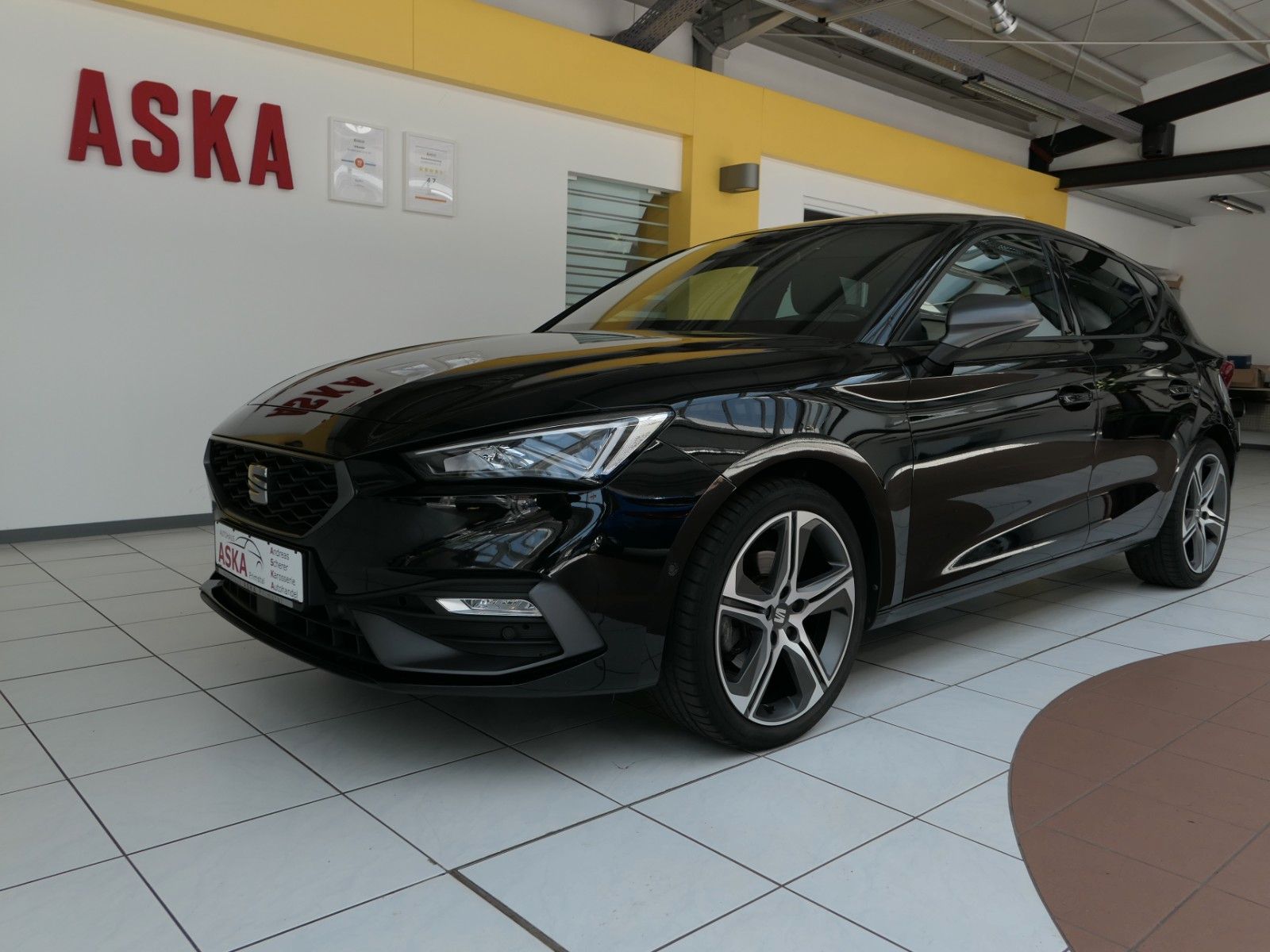 Fahrzeugabbildung SEAT Leon FR Teilleder*Alarm*Navi+Full-Link*LM18"