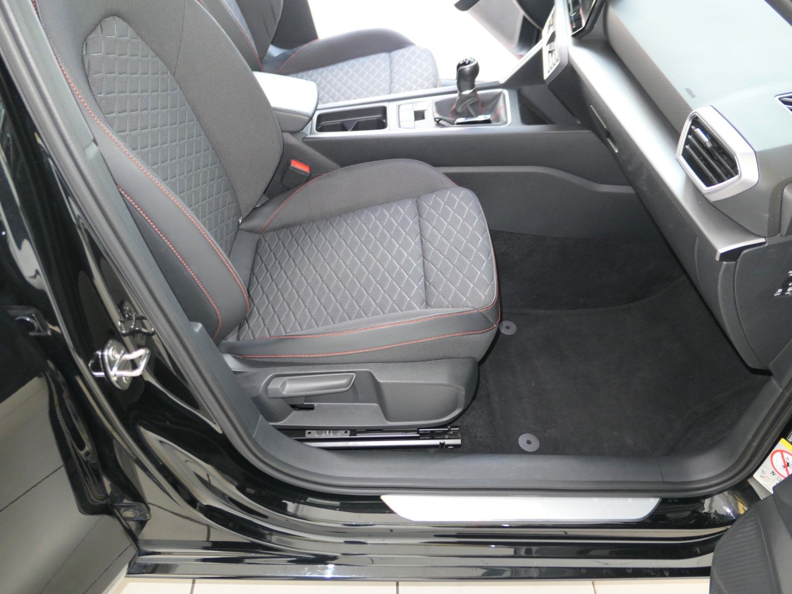 Fahrzeugabbildung SEAT Leon FR Teilleder*Alarm*Navi+Full-Link*LM18"