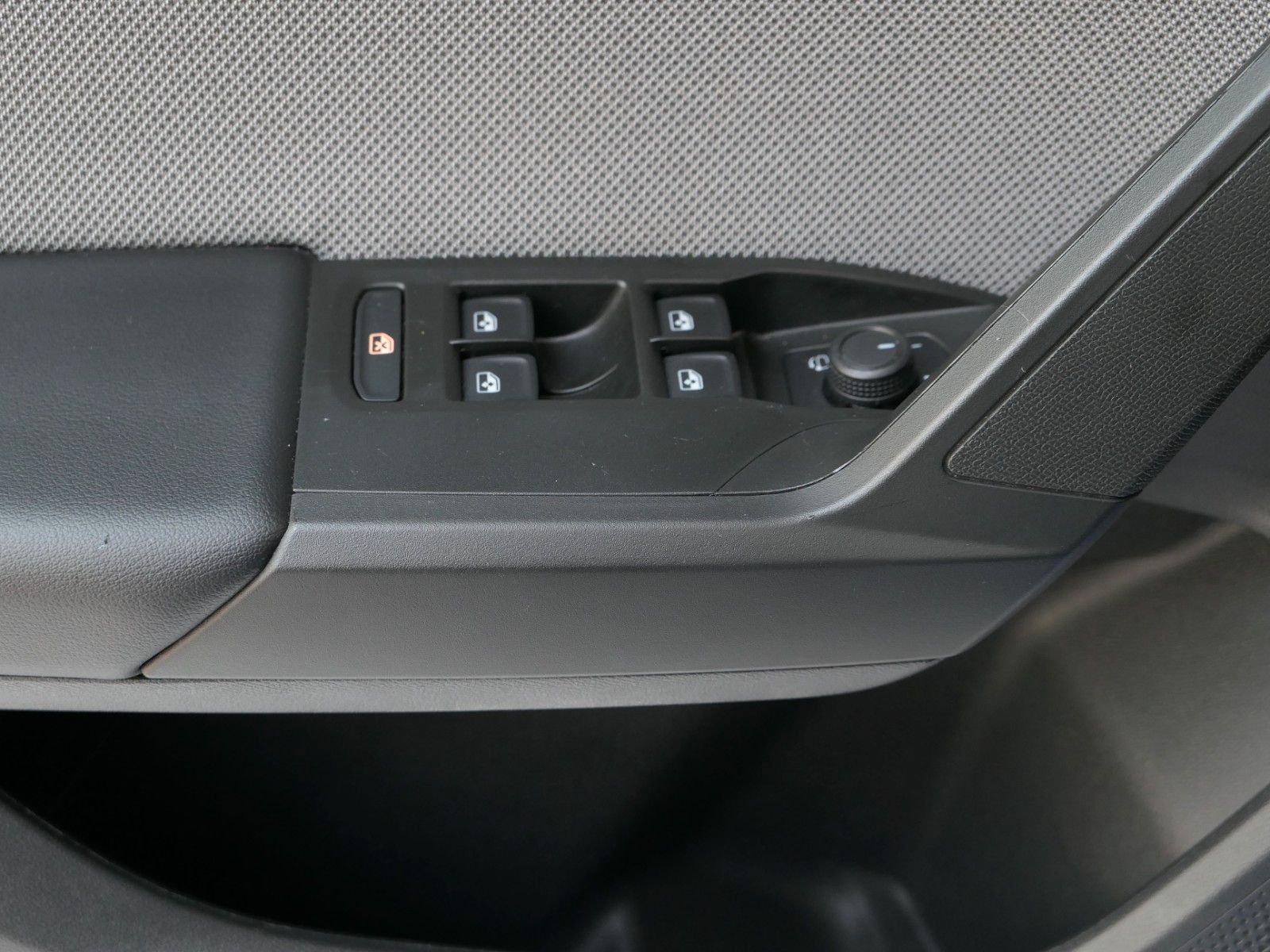 Fahrzeugabbildung SEAT Leon Sportstourer 1.5 TSI Style *LM*Parklenkass*