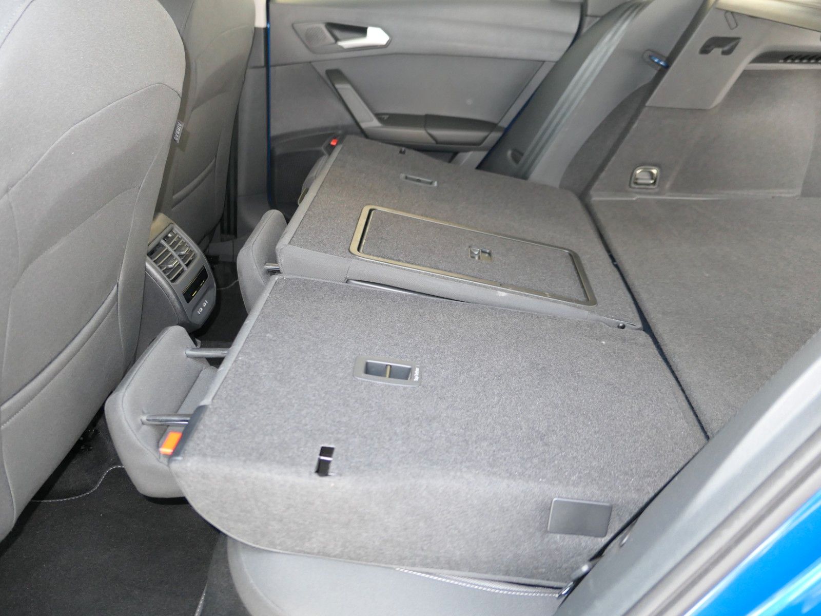 Fahrzeugabbildung SEAT Leon Sportstourer 1.5 TSI Style *LM*Parklenkass*