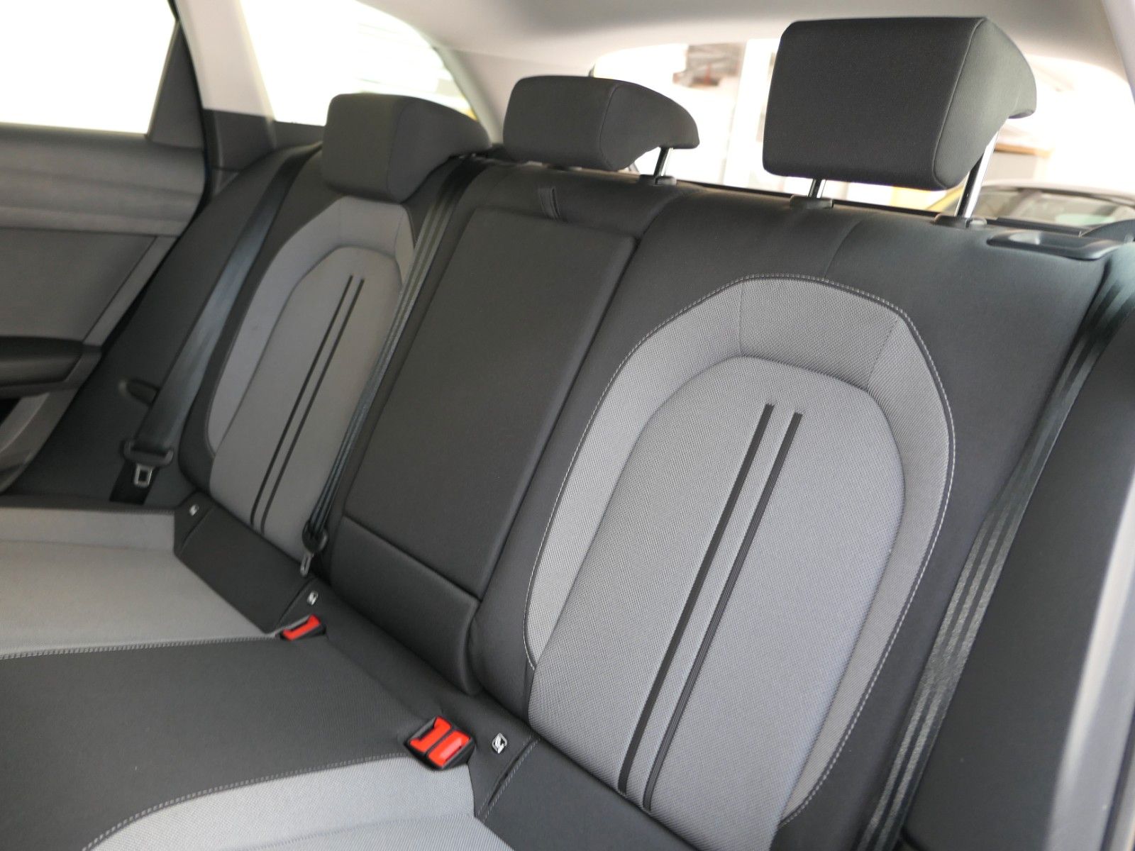 Fahrzeugabbildung SEAT Leon Sportstourer 1.5 TSI Style *LM*Parklenkass*