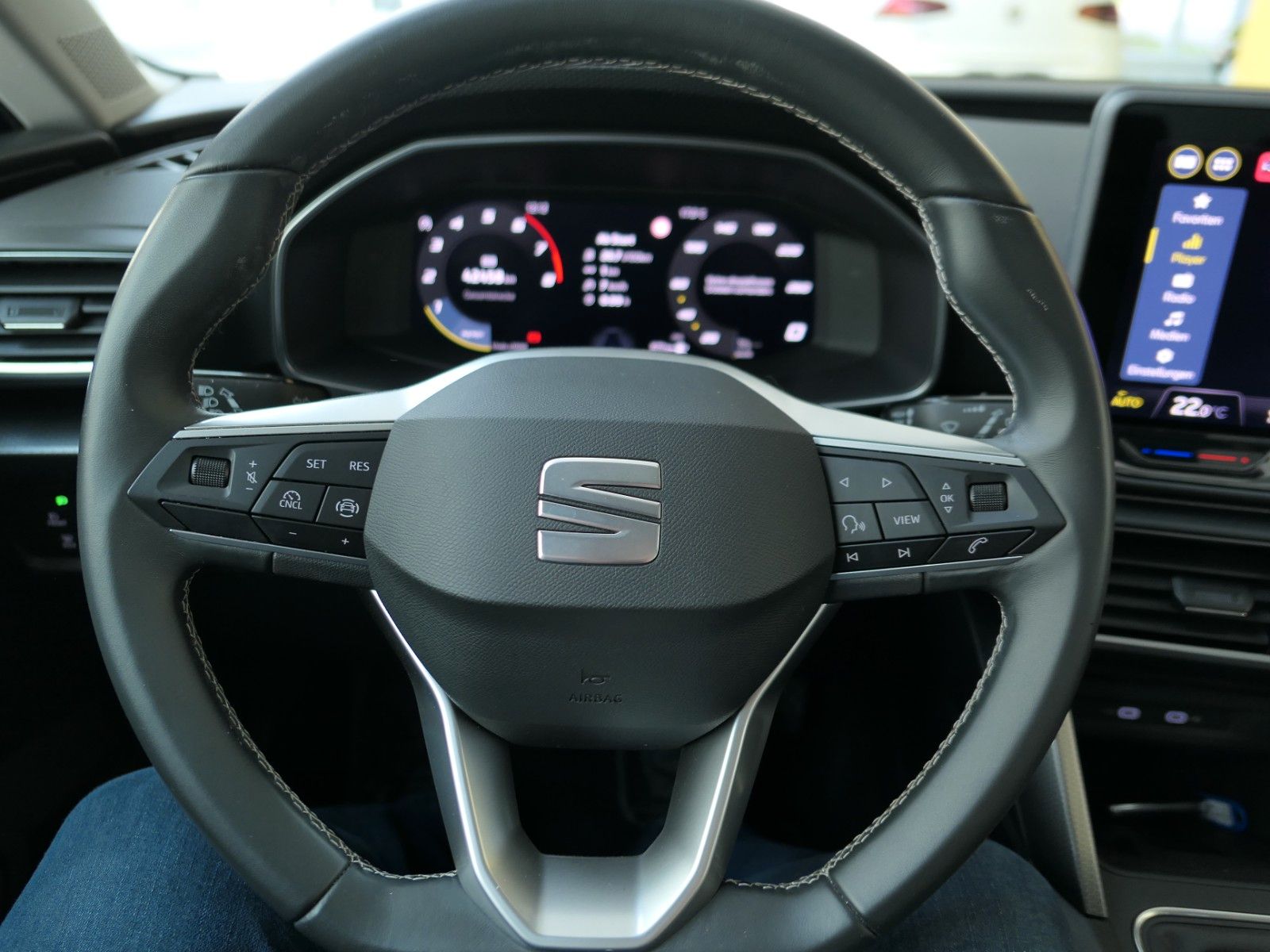 Fahrzeugabbildung SEAT Leon Sportstourer 1.5 TSI Style *LM*Parklenkass*